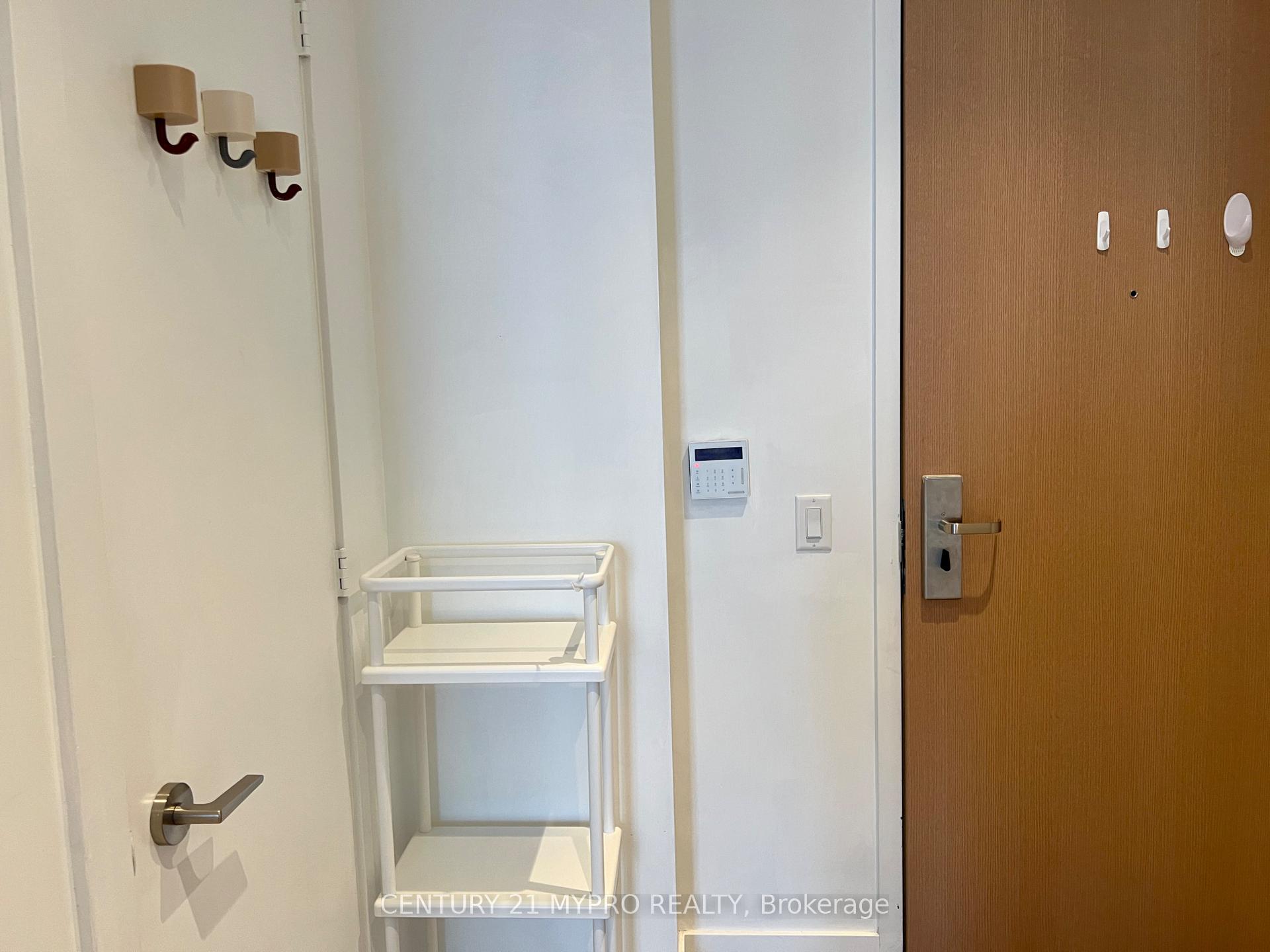 2 Bedrooms Condo at 7 Grenville, Toronto For sale