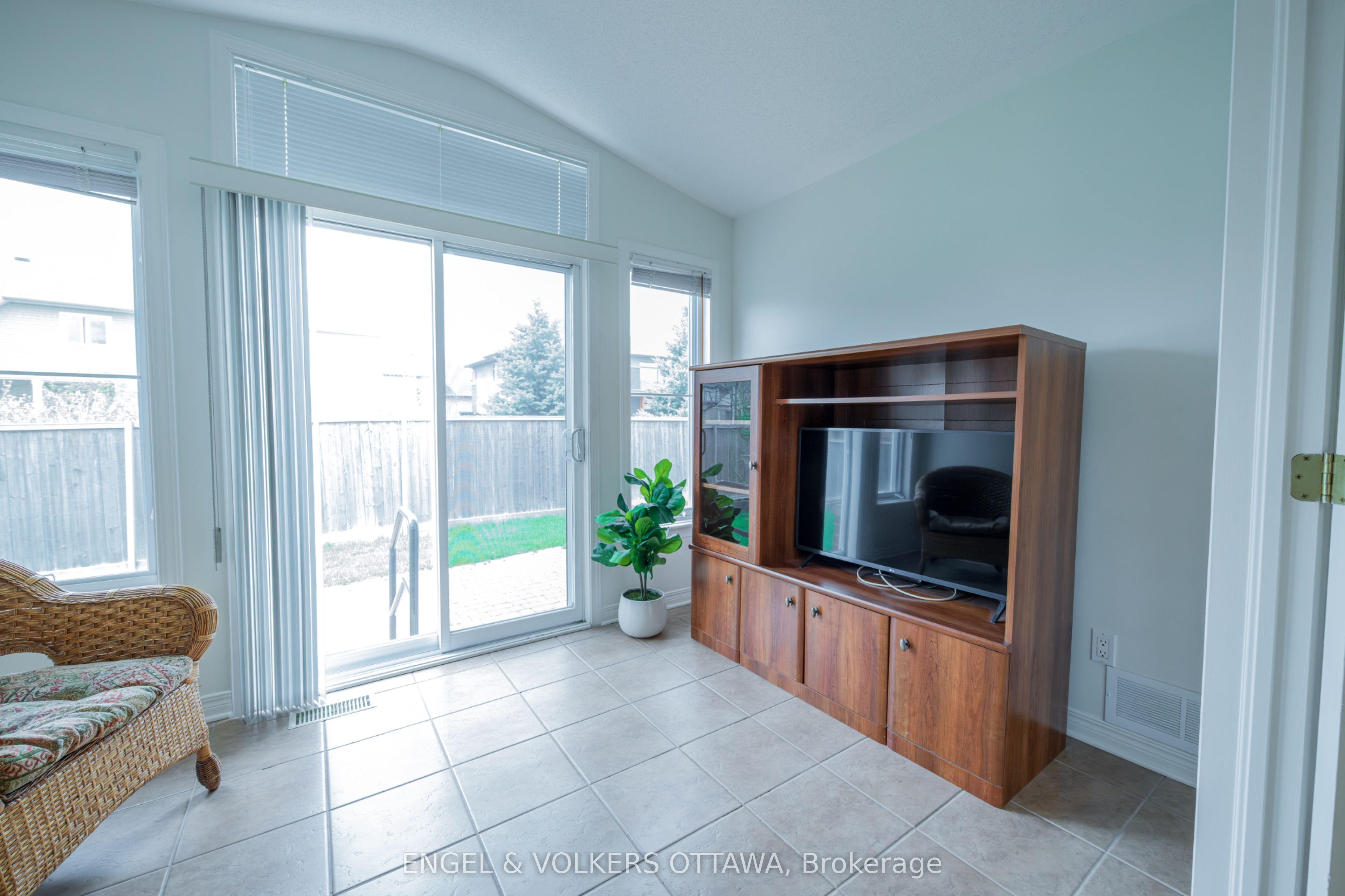 4293 Green Gables Lane, BlossomParkAirportandArea, ON K1V 1S4