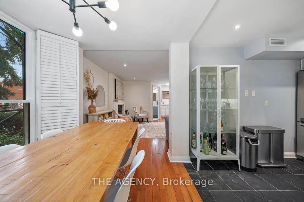 2 Bedrooms Condo at 105 Heath, Toronto For sale