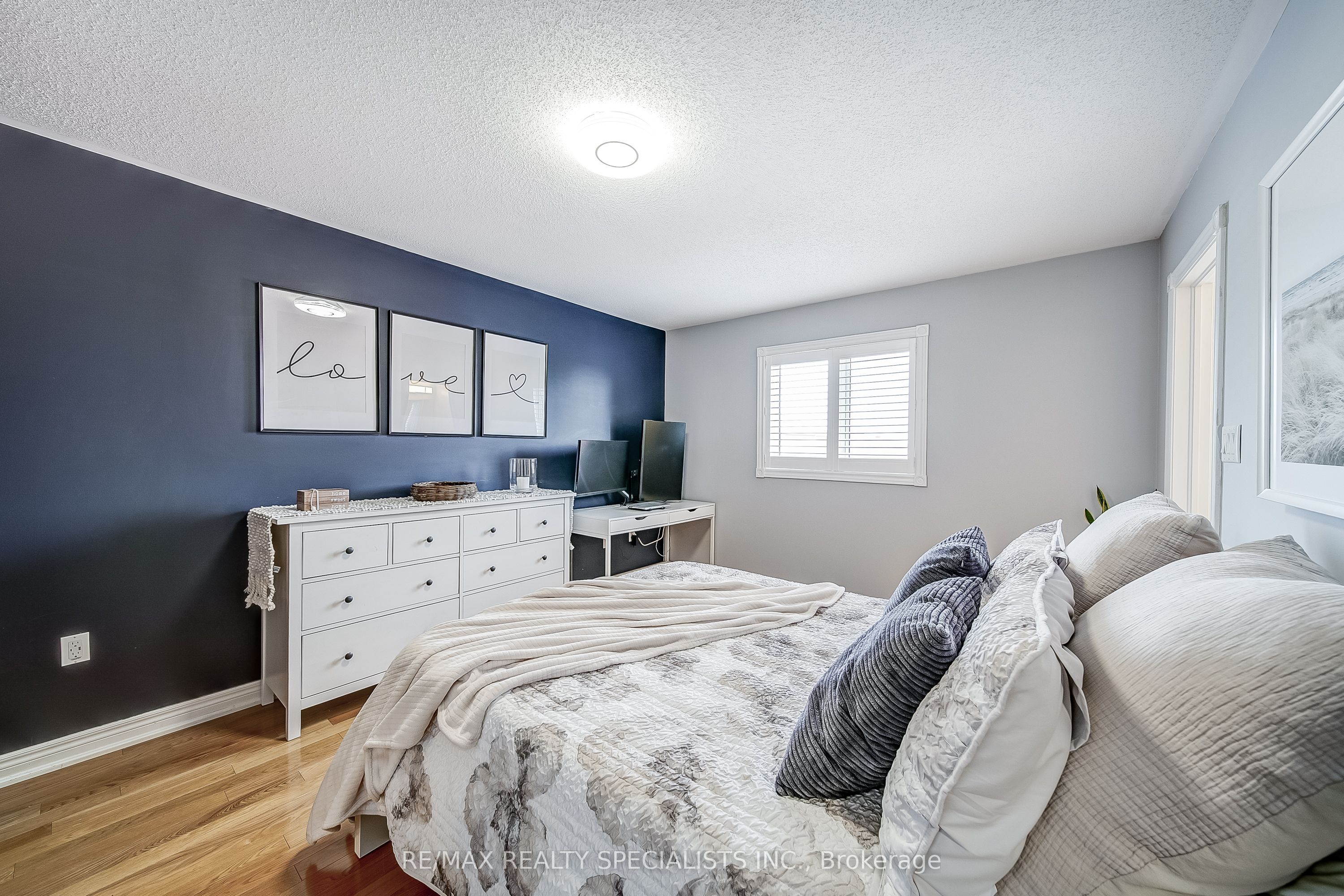 8 Wyman Crescent