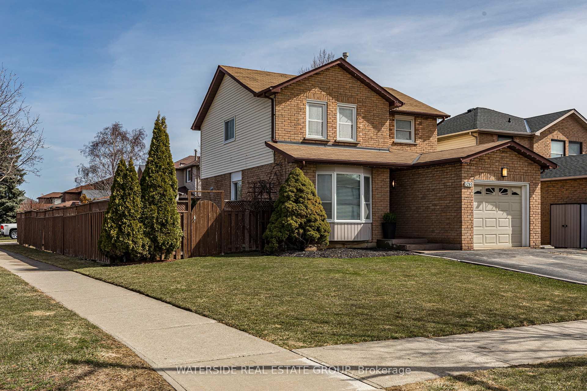 3261 Woodcroft Crescent, Burlington, ON L7M 3K8