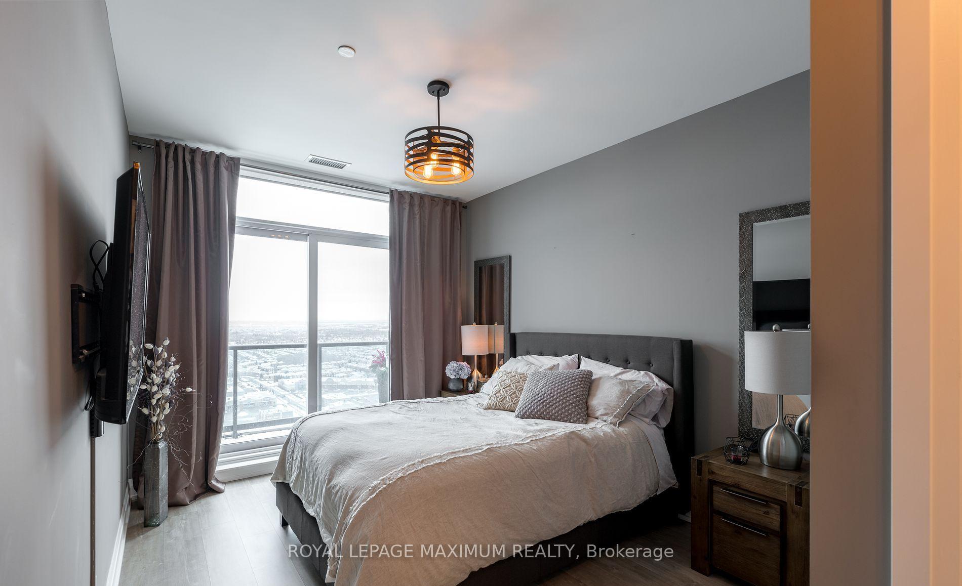 3 Bedrooms Condo at 3700 Highway 7, Vaughan For sale