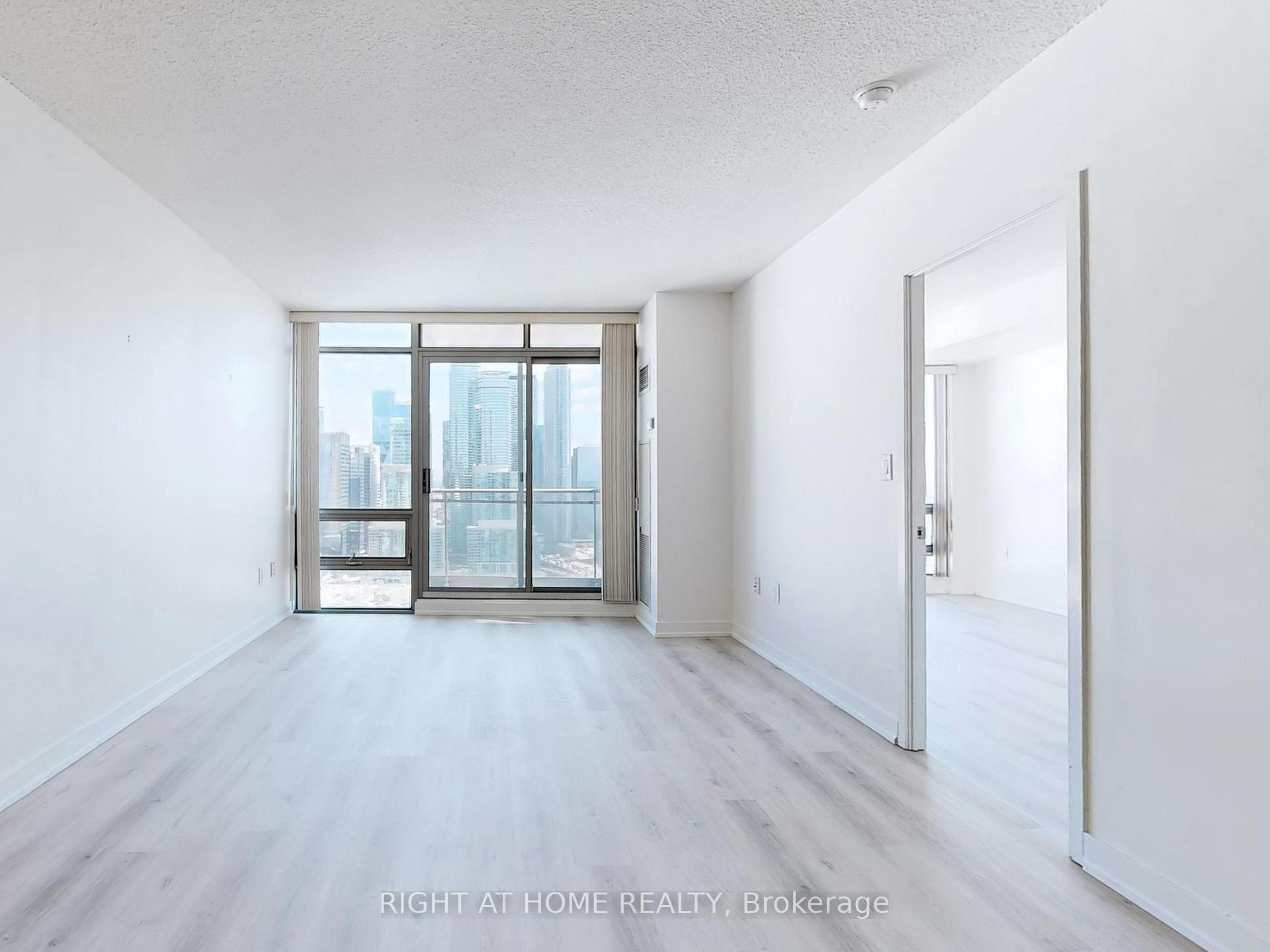 2 Bedrooms Condo at 5 Mariner, Toronto For sale