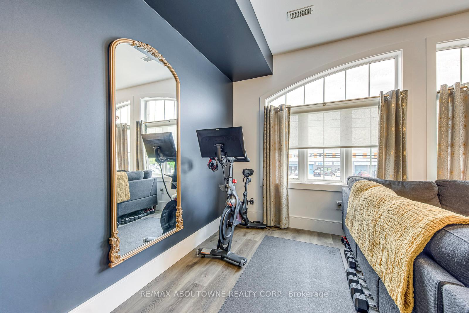 2 Bedrooms Condo at 1401 Plains, Burlington For sale