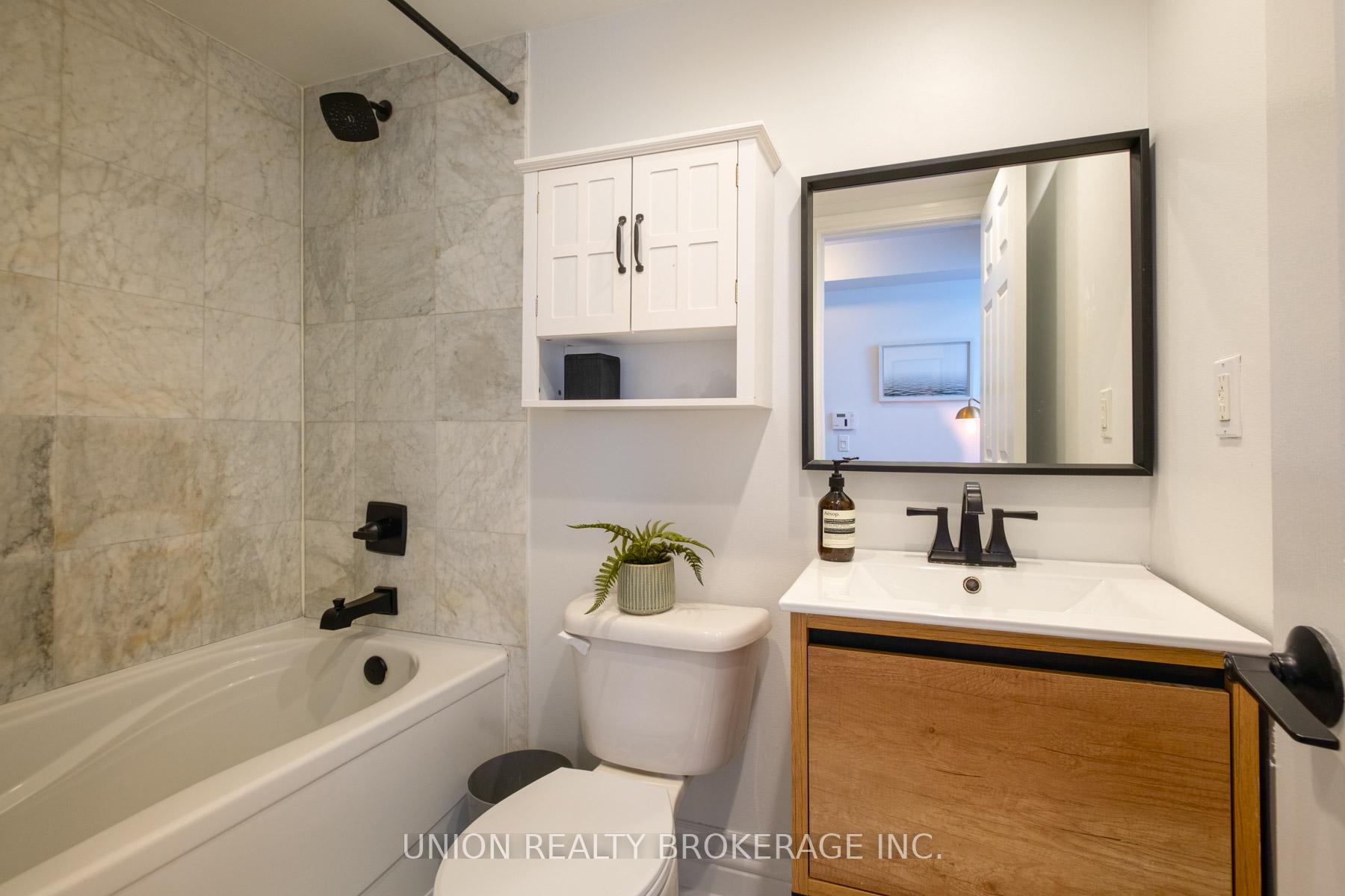 1 Bedroom Condo at 539 Jarvis,  Toronto For sale
