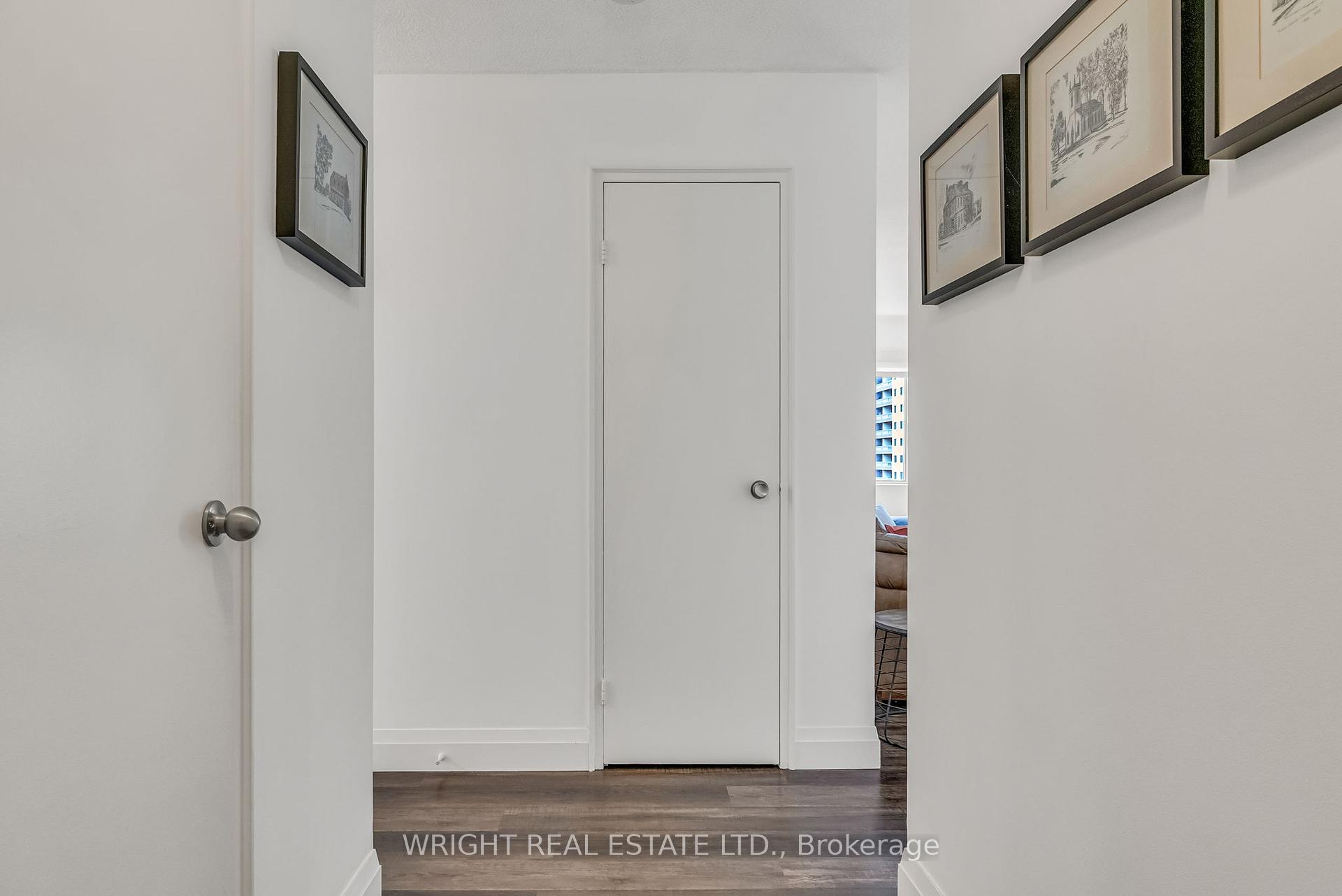 3 Bedrooms Condo at 1580 Mississauga Valley,  Mississauga For sale
