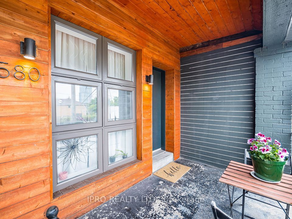 1580 Davenport