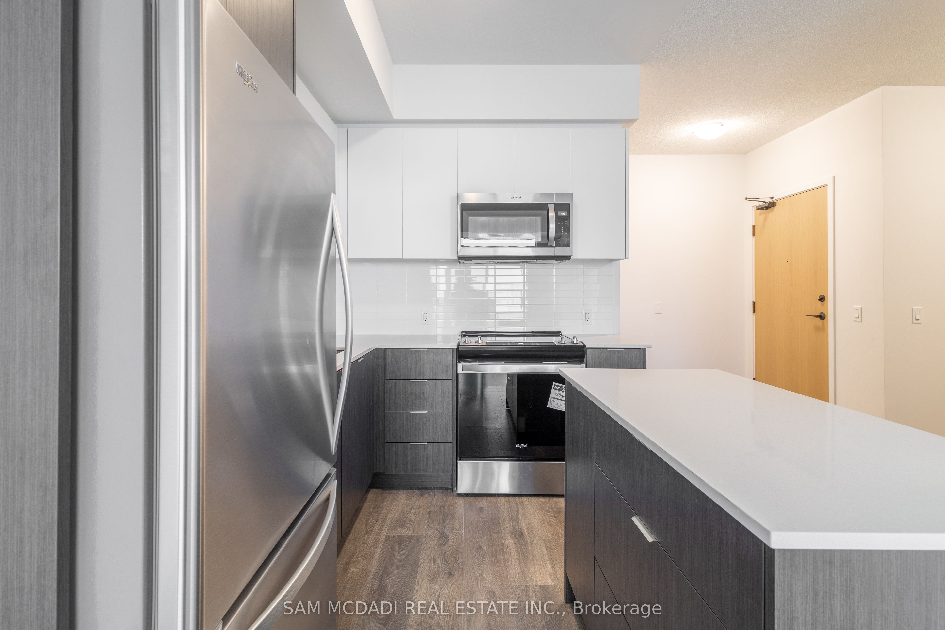 202 Burnhamthorpe Road E, #2004