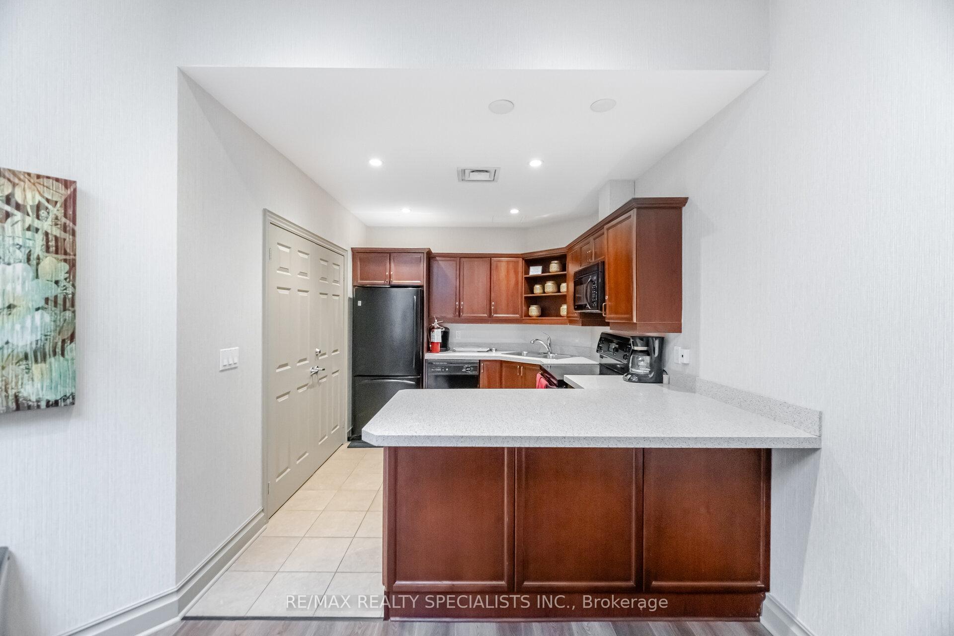 3 Bedrooms Condo at 1477 Lakeshore,  Burlington For sale
