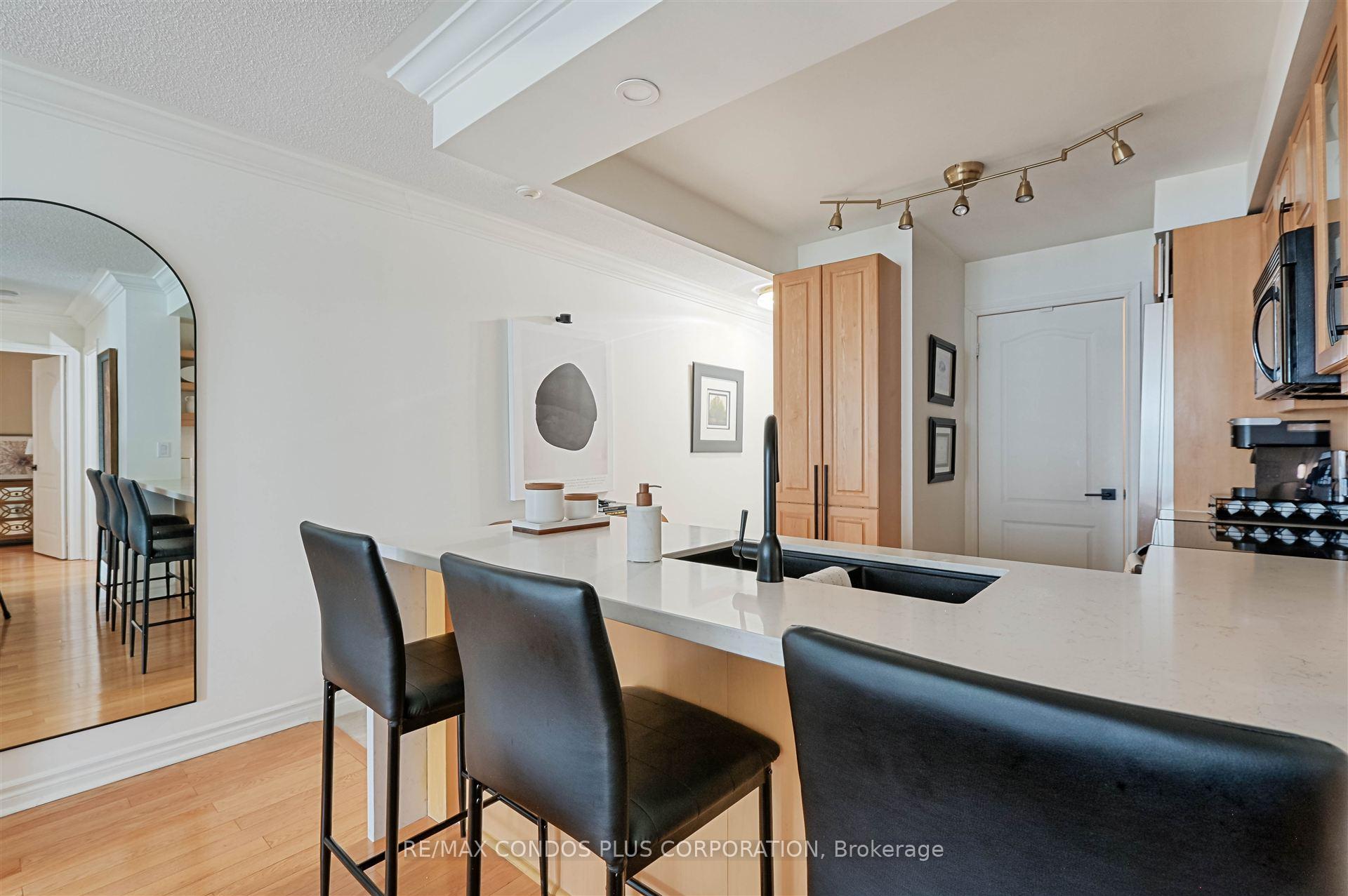 2 Bedrooms Condo at 2111 Lake Shore,  Toronto For sale