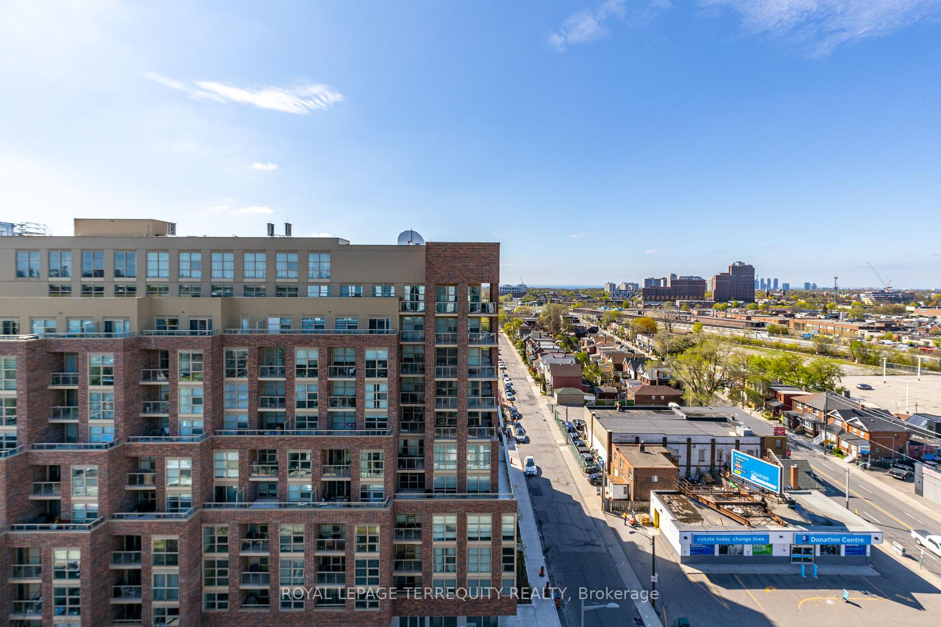 3 Bedrooms Condo at 1808 St Clair, Toronto For sale