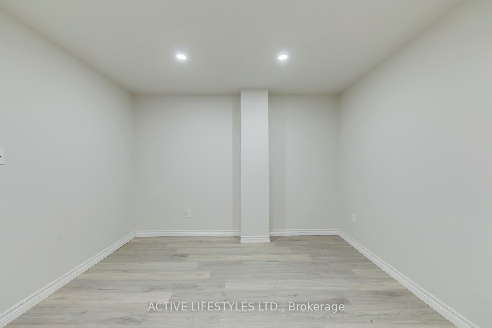4 Bedrooms Condo at 2301 Derry, Mississauga For sale