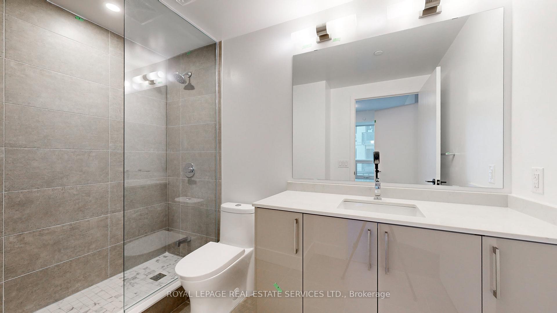 2 Bedrooms Condo at 2450 Old Bronte, Oakville For sale