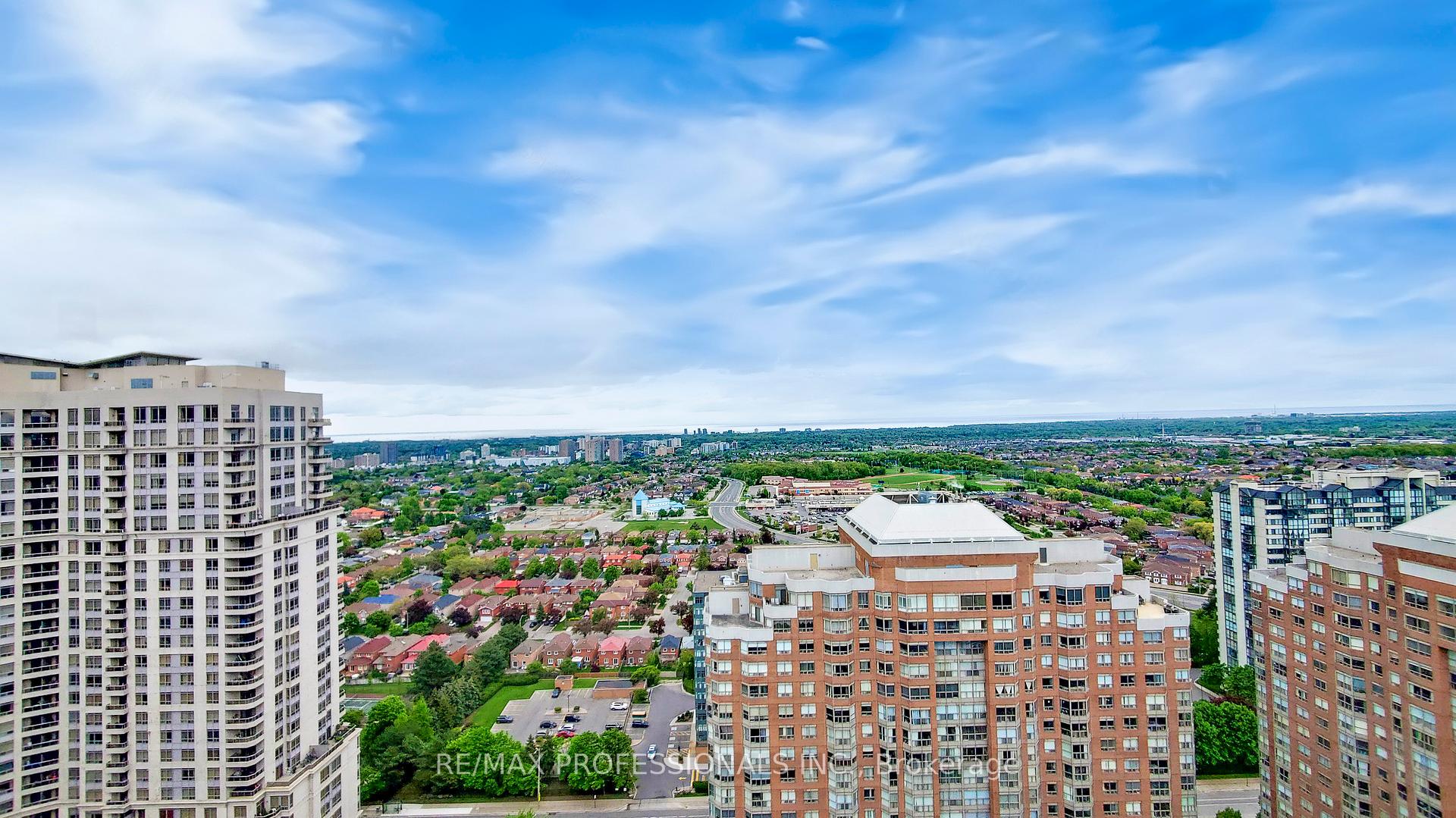 2 Bedrooms Co-op at 310 Burnhamthorpe, Mississauga For sale