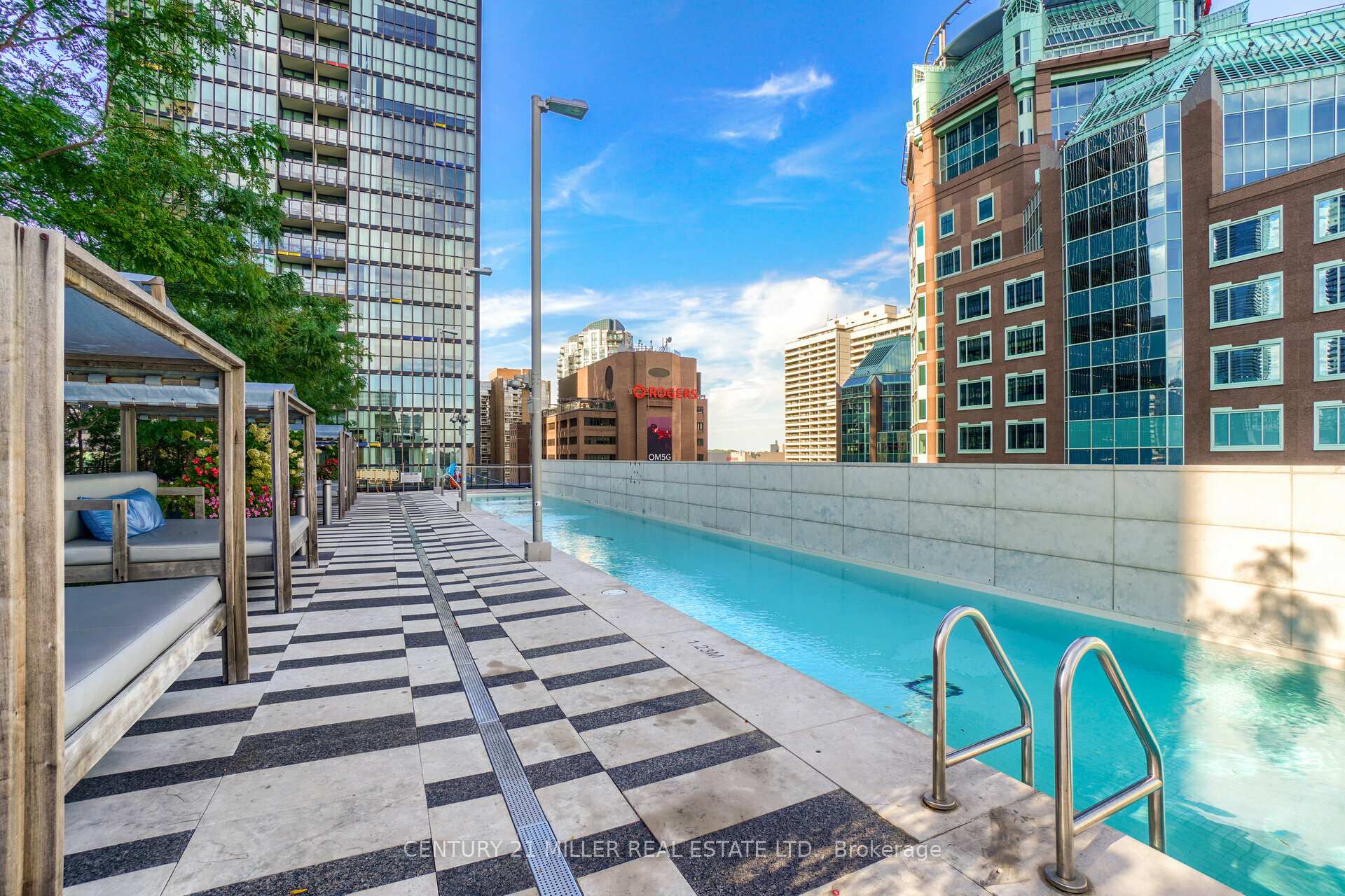 2 Bedrooms Condo at 101 Charles, Toronto For sale