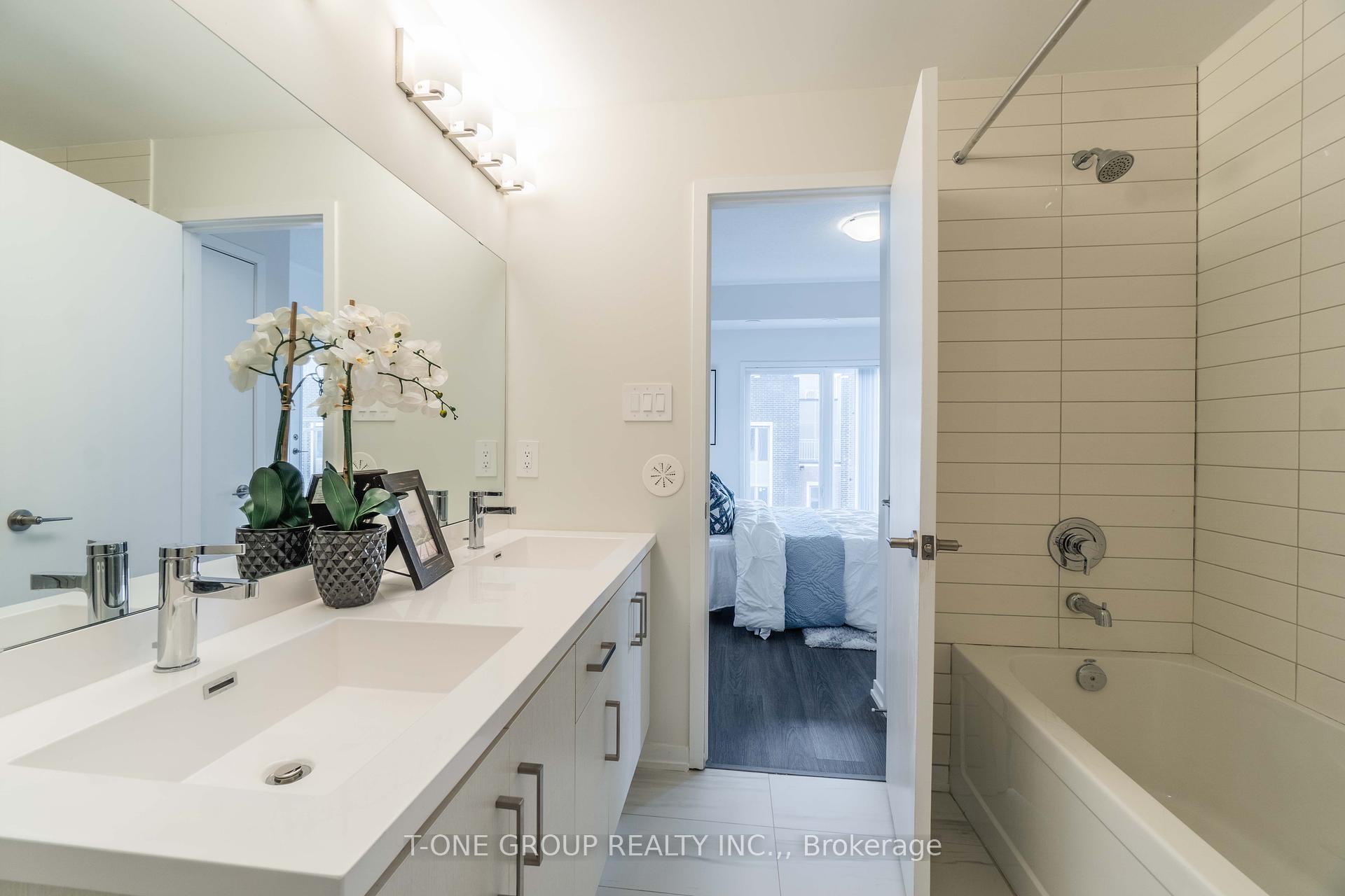 3 Bedrooms Condo at 10 Almond Blossom, Vaughan For sale