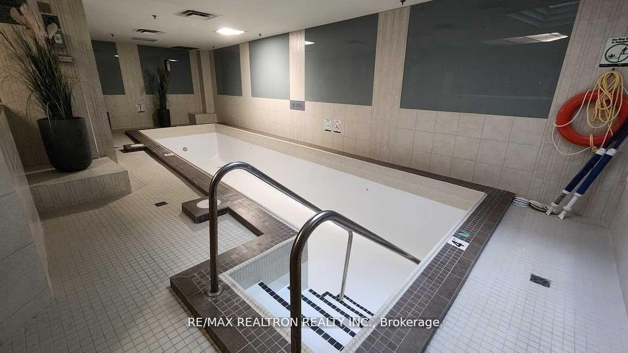 1 Bedroom Condo at 7 Broadway, Toronto For sale