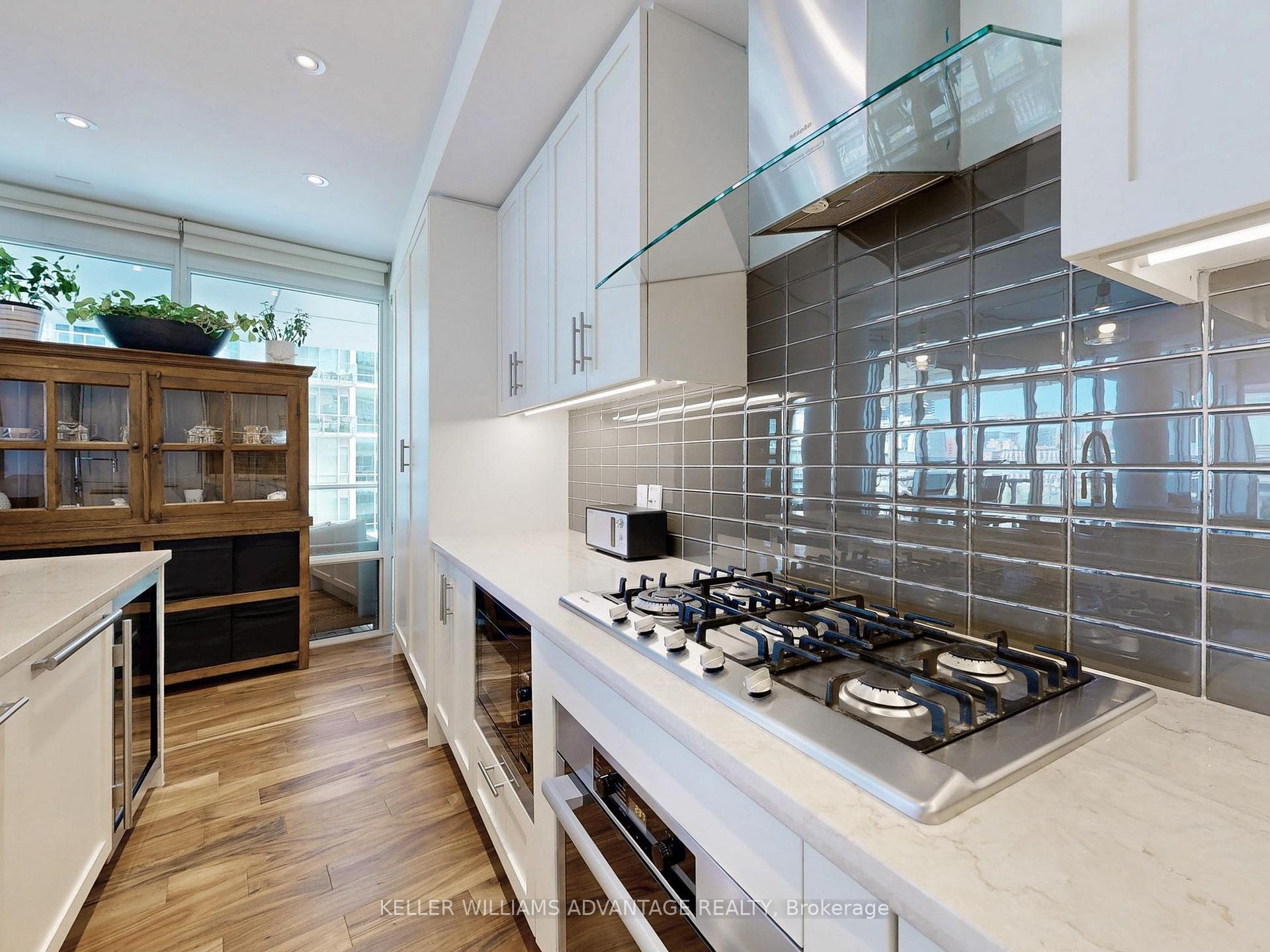 2 Bedrooms Condo at 29 Queens, Toronto For sale