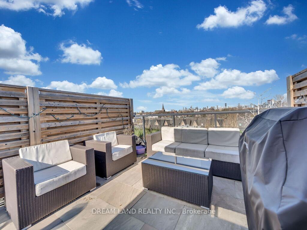 2 Bedrooms Condo at 35 Wabash, Toronto For sale