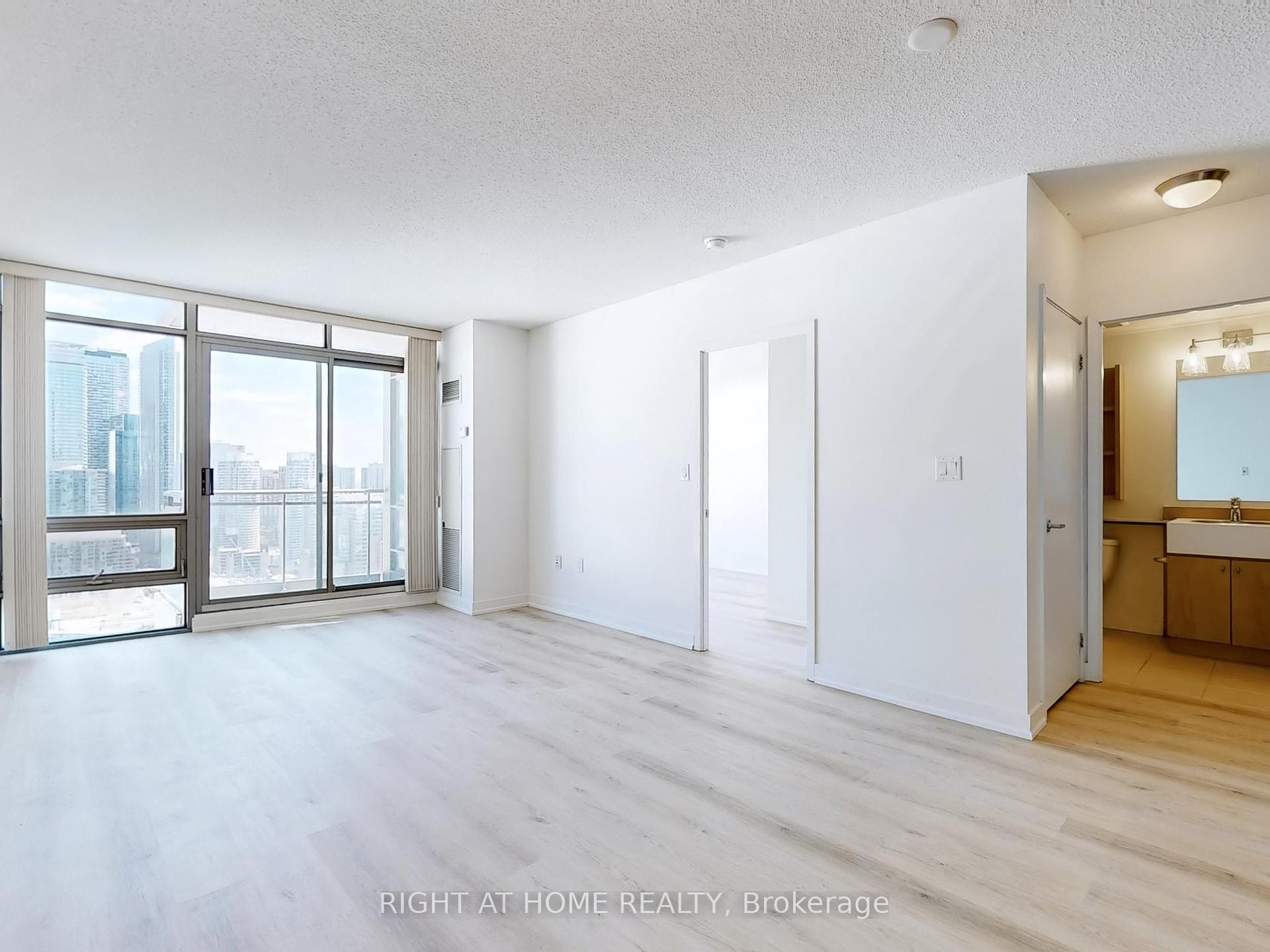 2 Bedrooms Condo at 5 Mariner, Toronto For sale