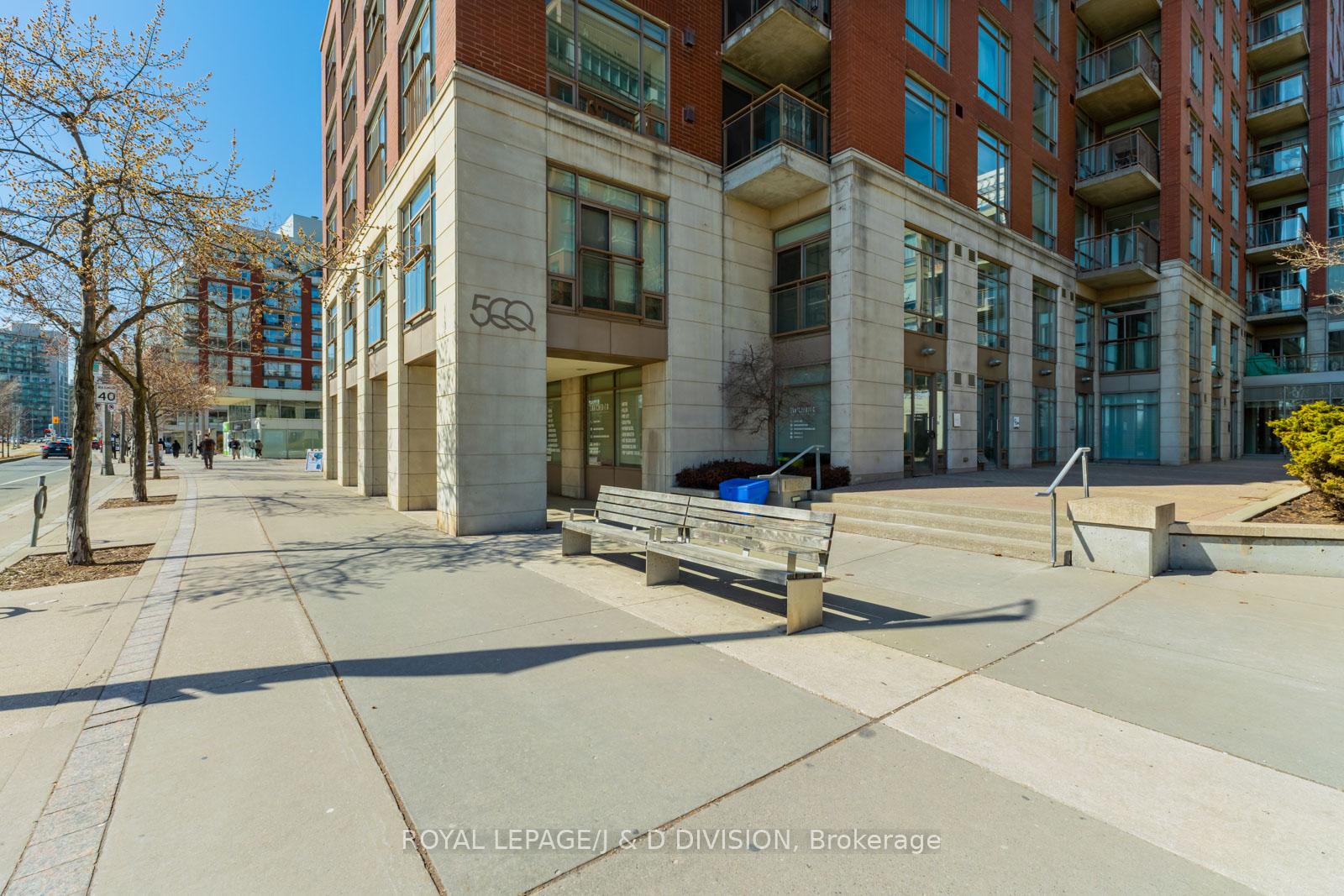 2 Bedrooms Condo at 500 Queens,  Toronto For sale