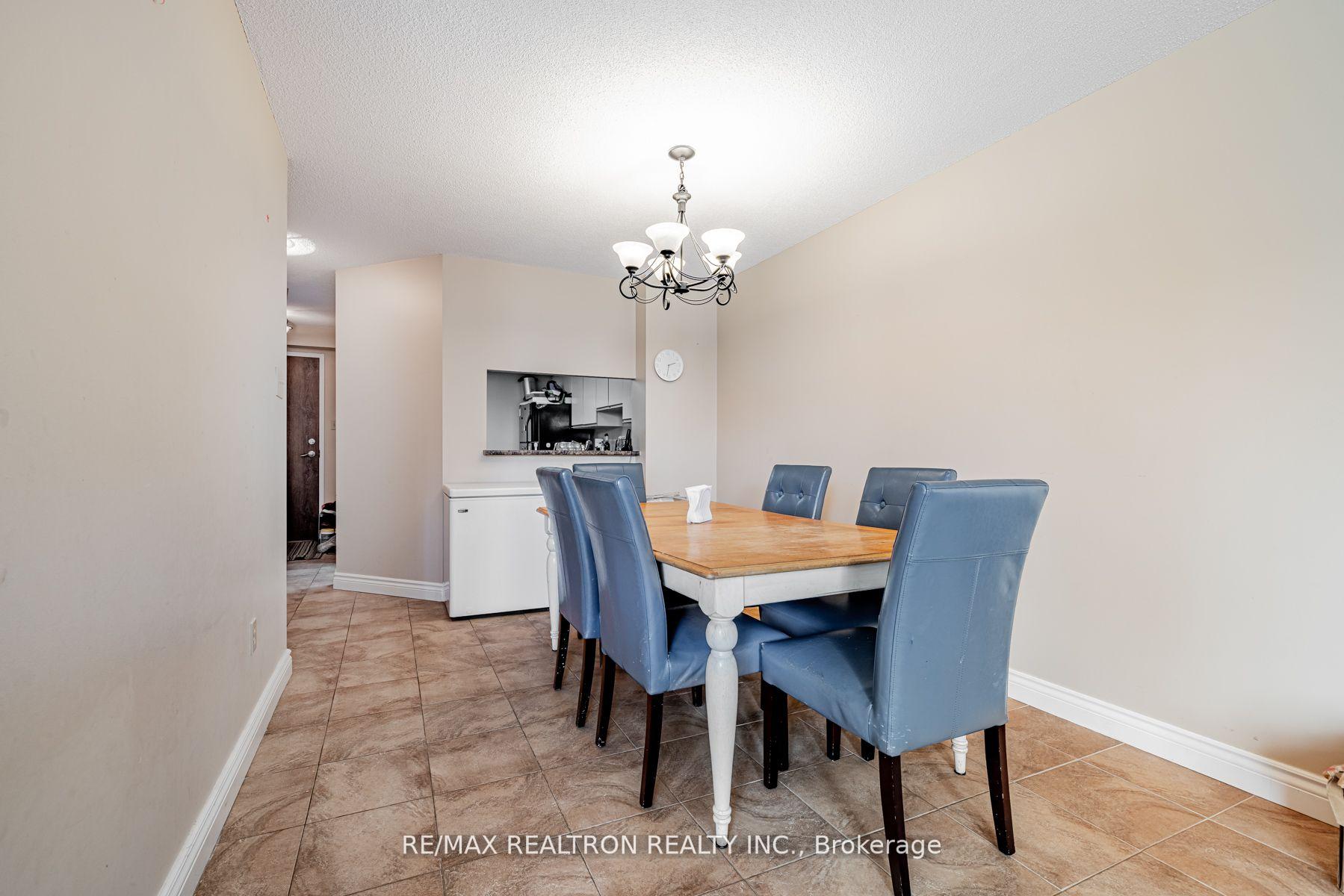 2 Bedrooms Condo at 7440 Bathurst,  Vaughan For sale