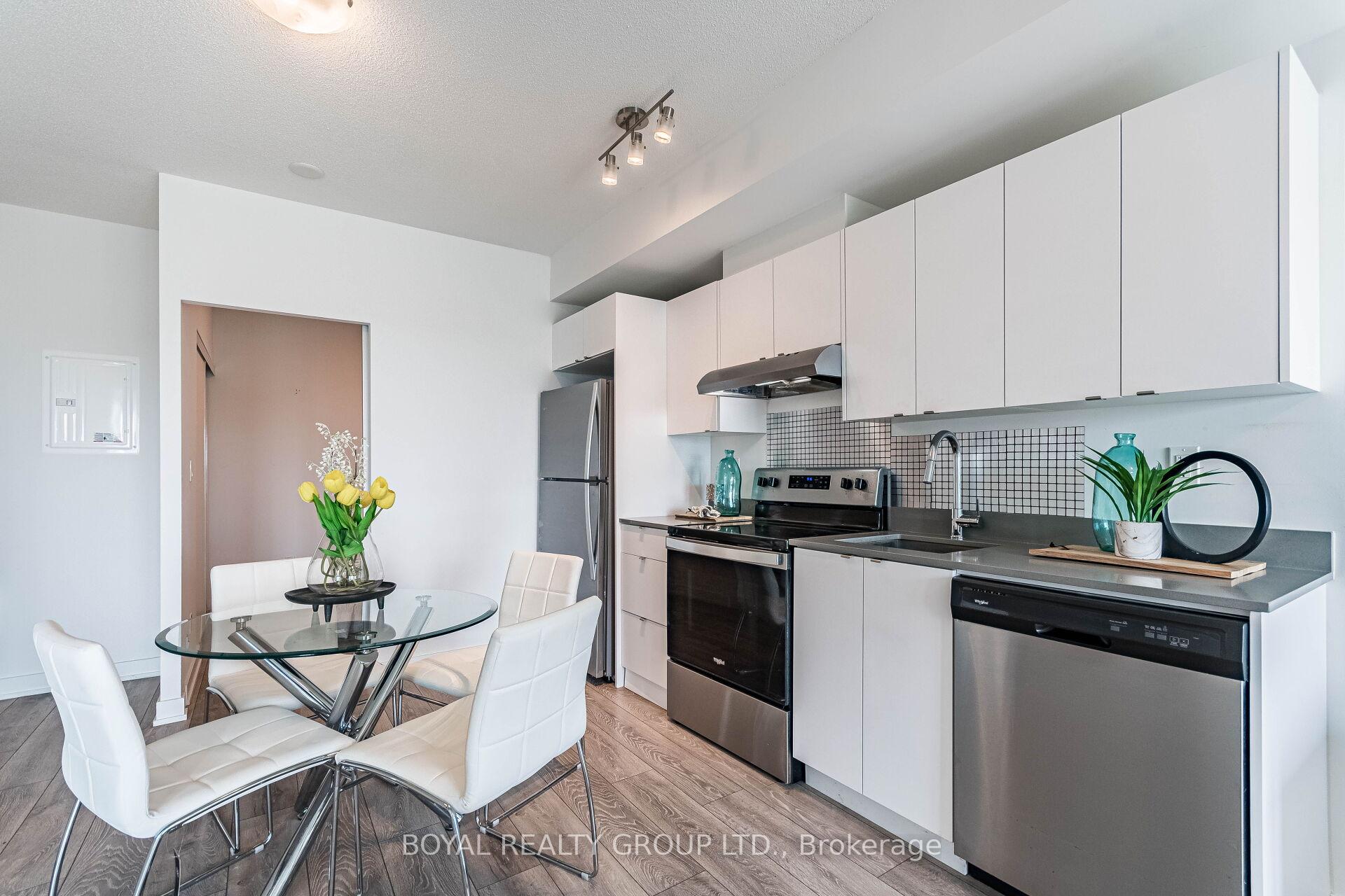 2 Bedrooms Condo at 3200 Dakota Common, Burlington For sale