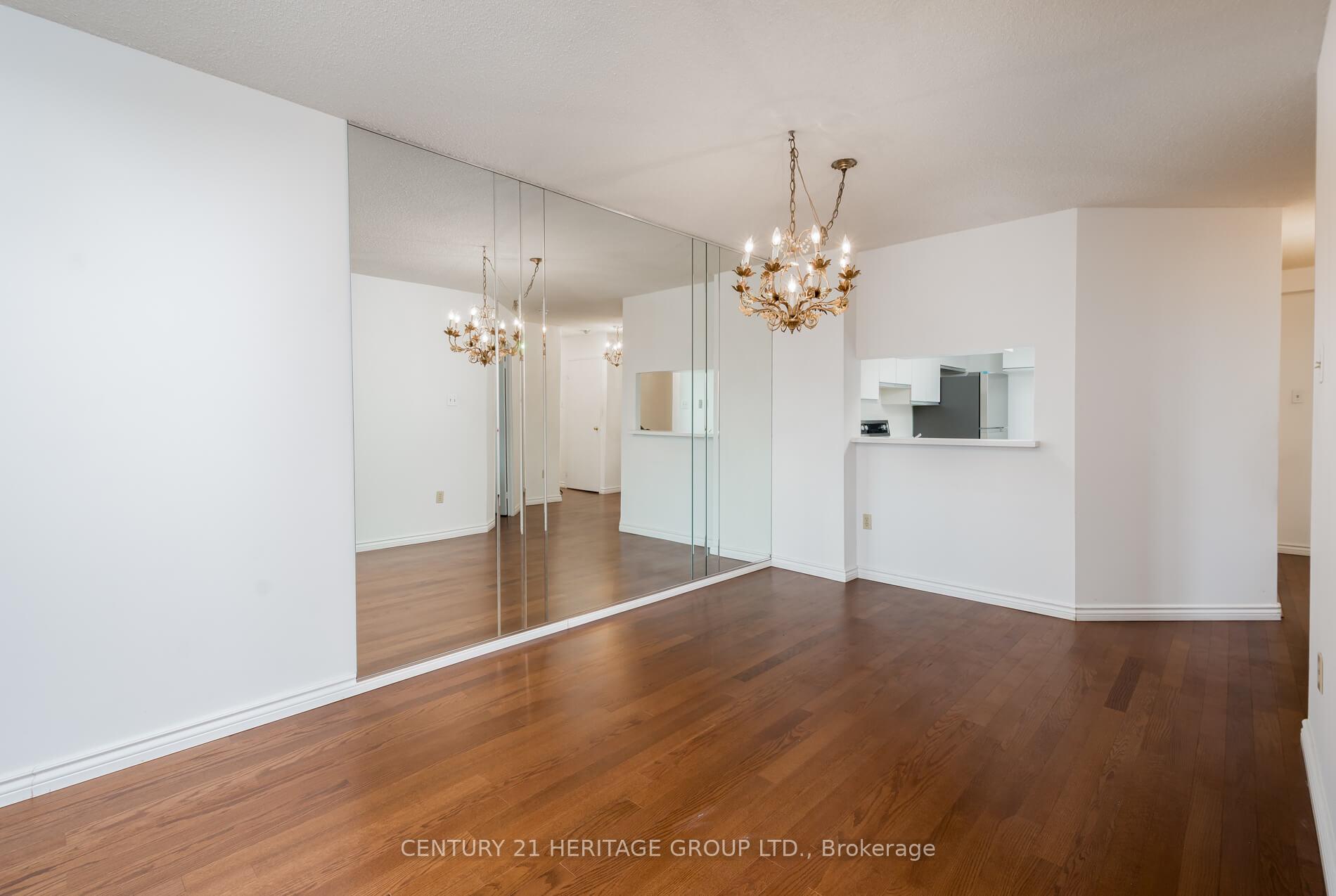 2 Bedrooms Condo at 7420 Bathurst, Vaughan For sale