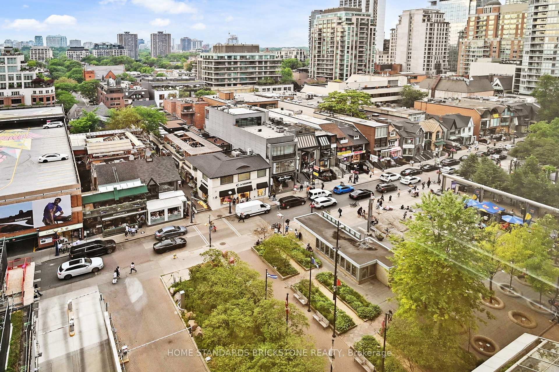 2 Bedrooms Condo at 110 Bloor, Toronto For sale