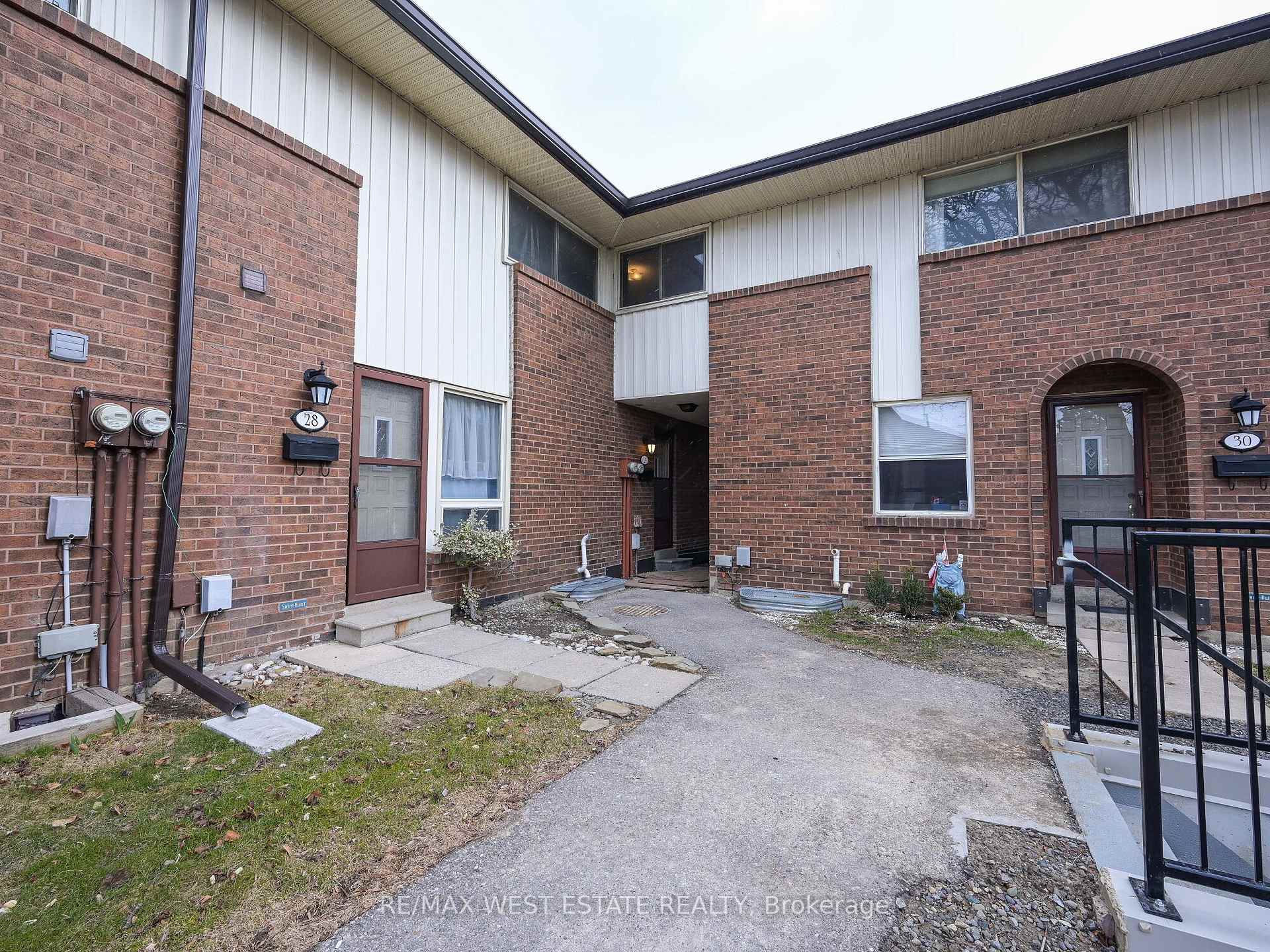4 Bedrooms Condo at 3665 Flamewood,  Mississauga For sale
