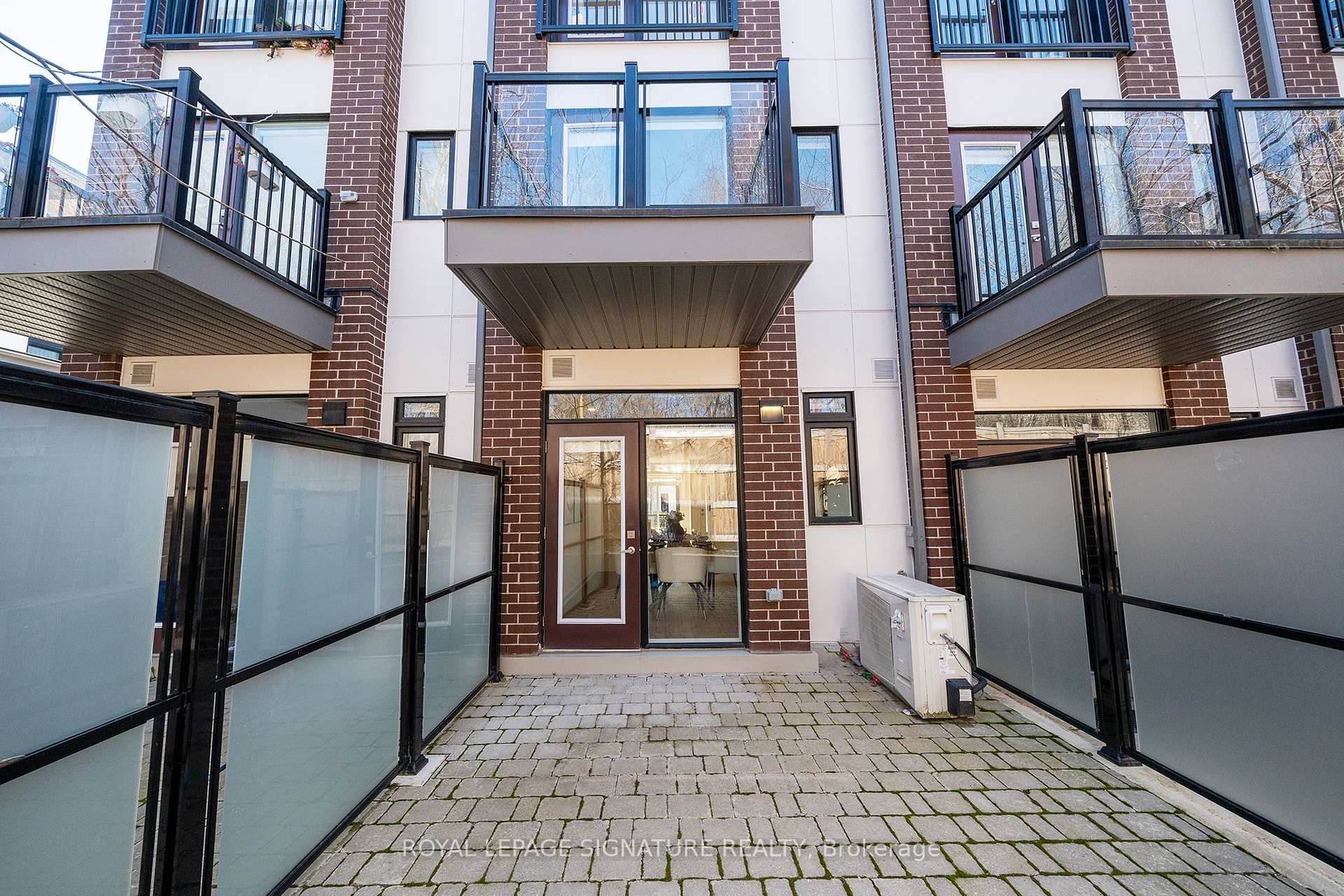 3 Bedrooms Condo at 110 Canon Jackson,  Toronto For sale