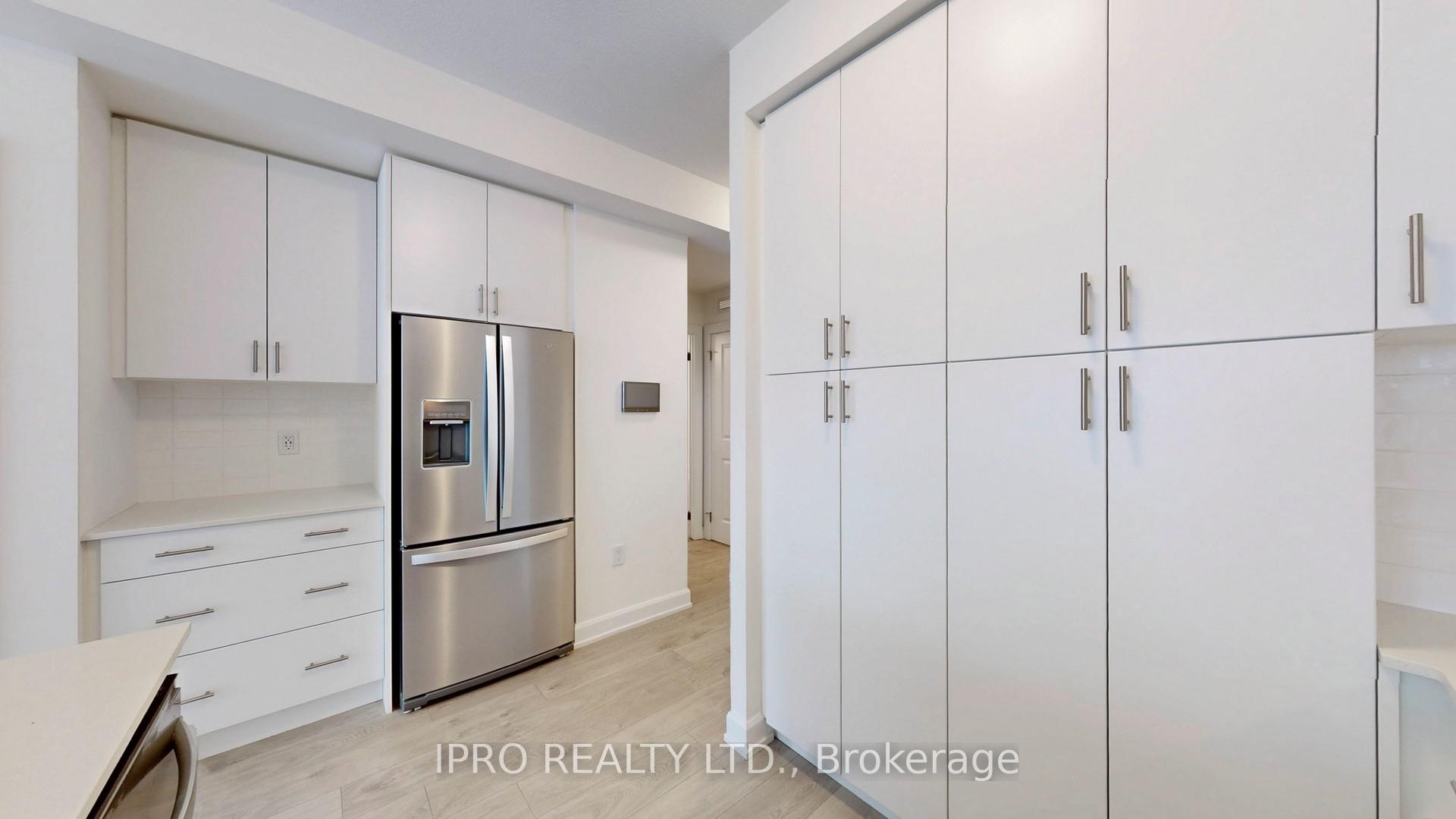 2 Bedrooms Condo at 3200 William Coltson, Oakville For sale