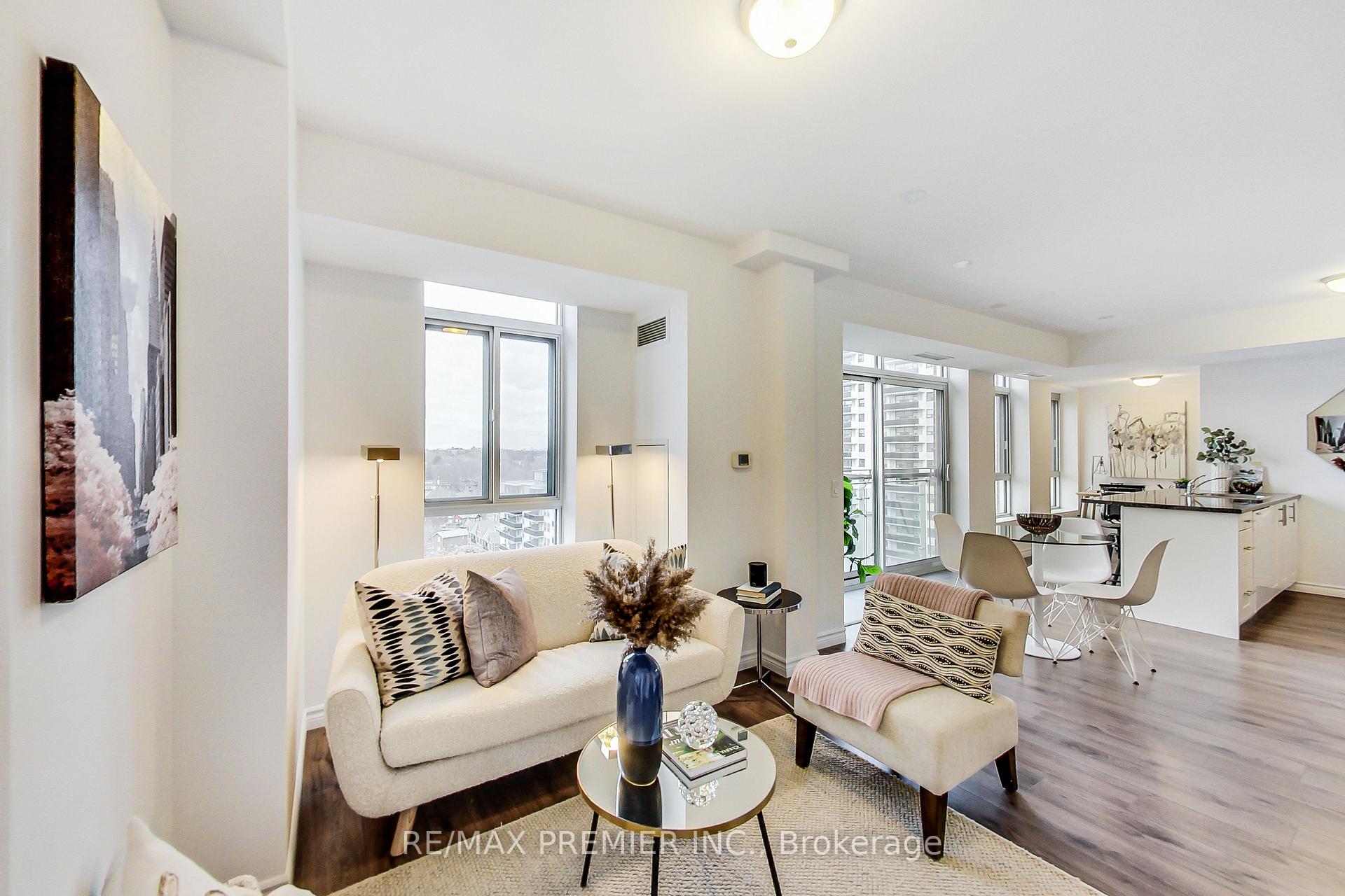 3 Bedrooms Condo at 15 Maplewood, Toronto For sale