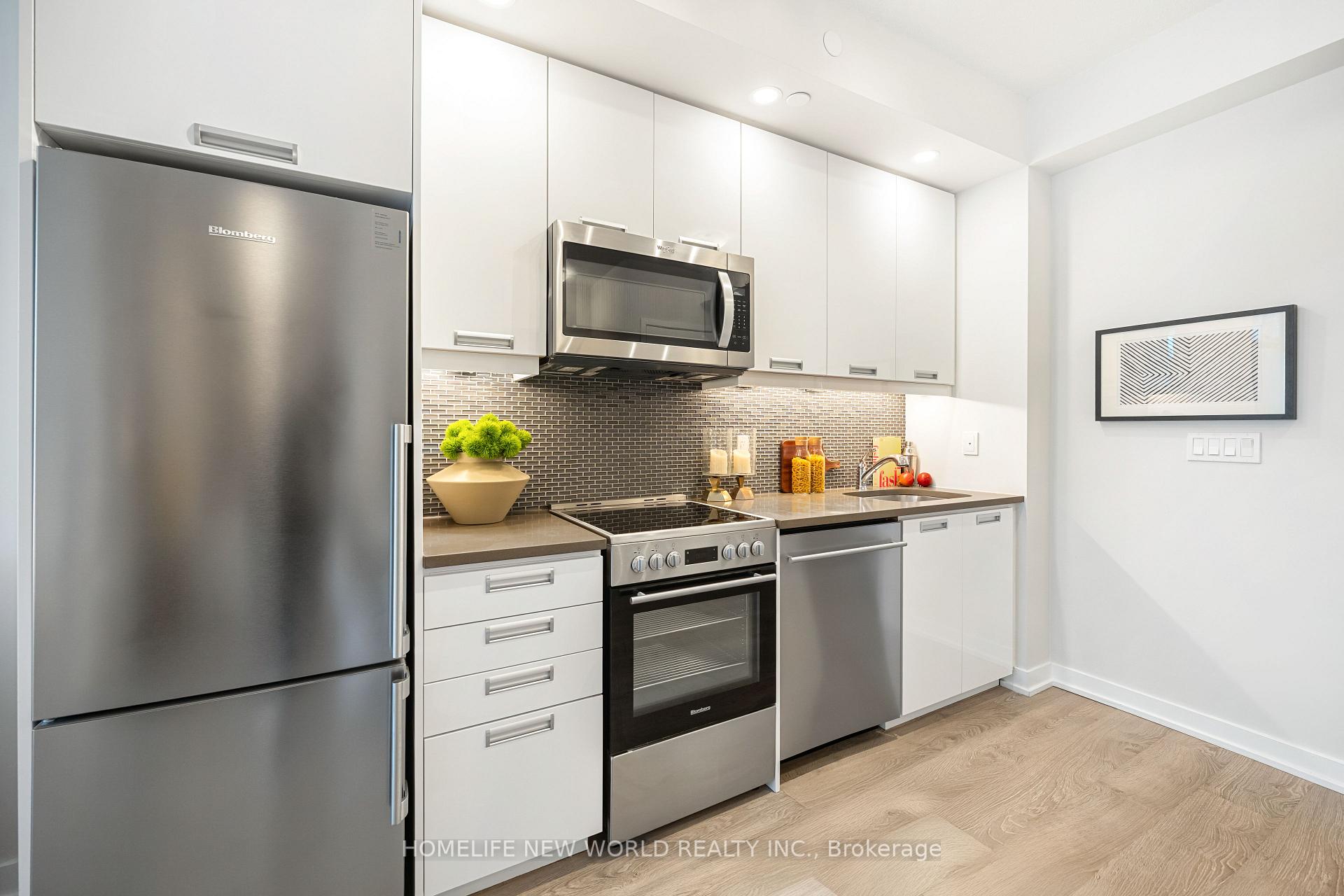 2 Bedrooms Condo at 99 John, Toronto For sale