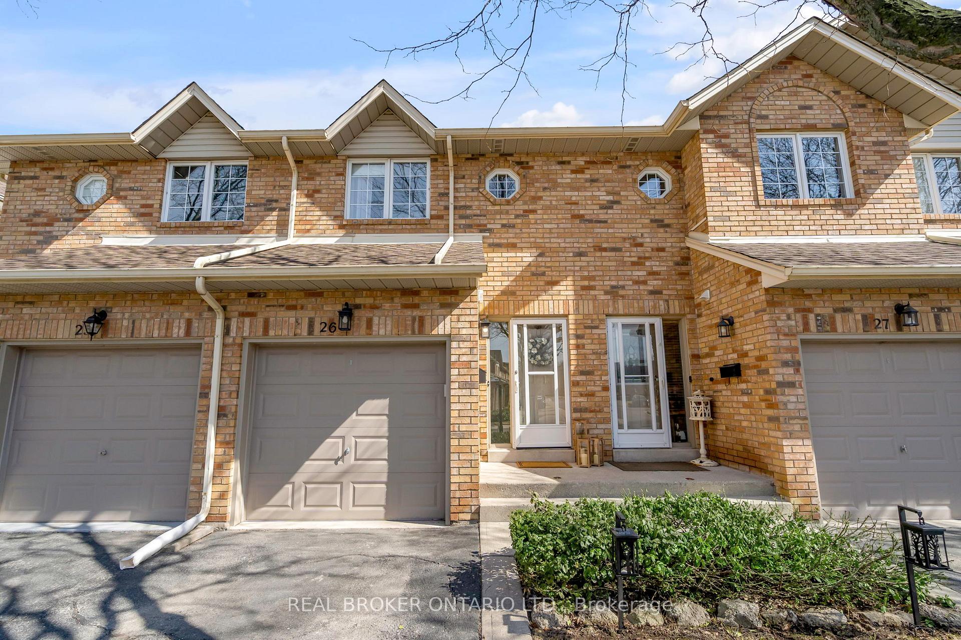 2 Bedrooms Condo at 2015 Cleaver, Burlington For sale