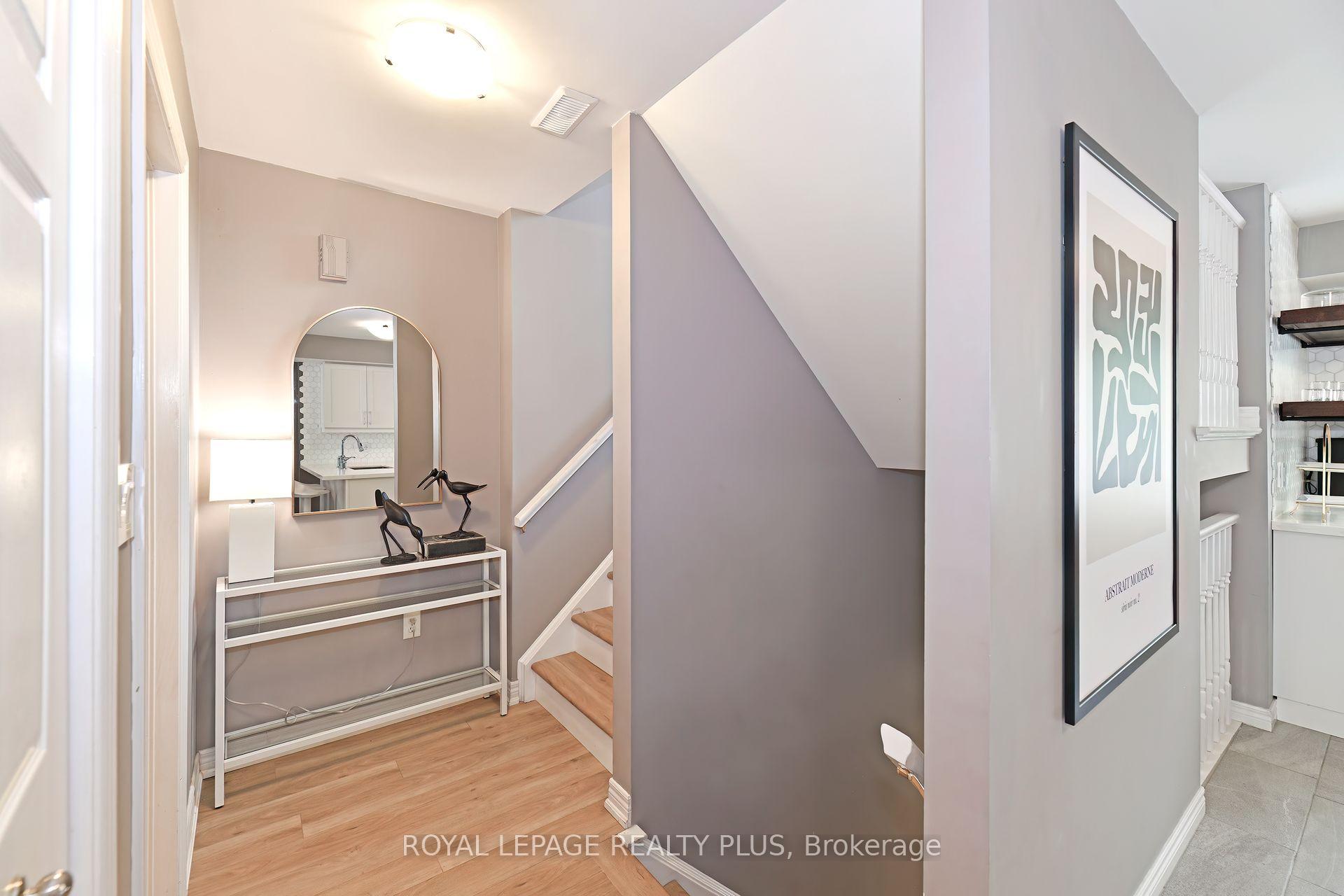 3 Bedrooms Condo at 4045 Upper Middle, Burlington For sale