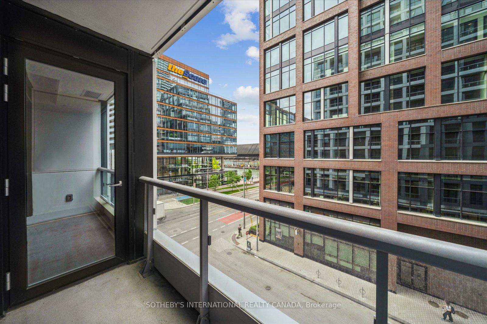 2 Bedrooms Condo at 15 Richardson, Toronto For sale