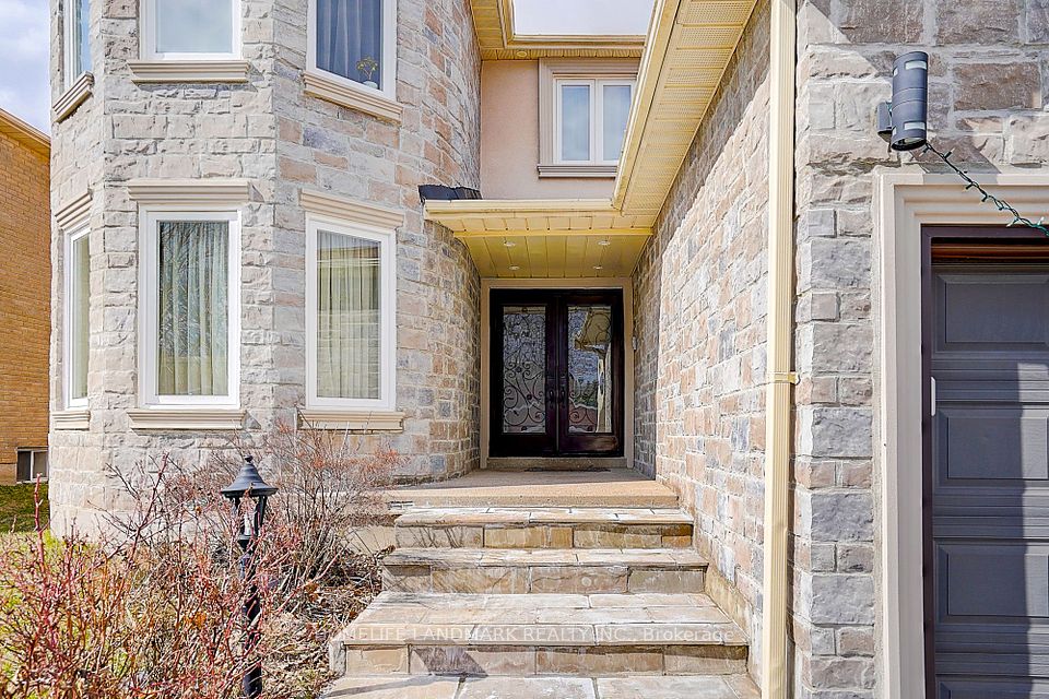 136 Cooperage Crescent, Richmond Hill, ON L4C 9L7
