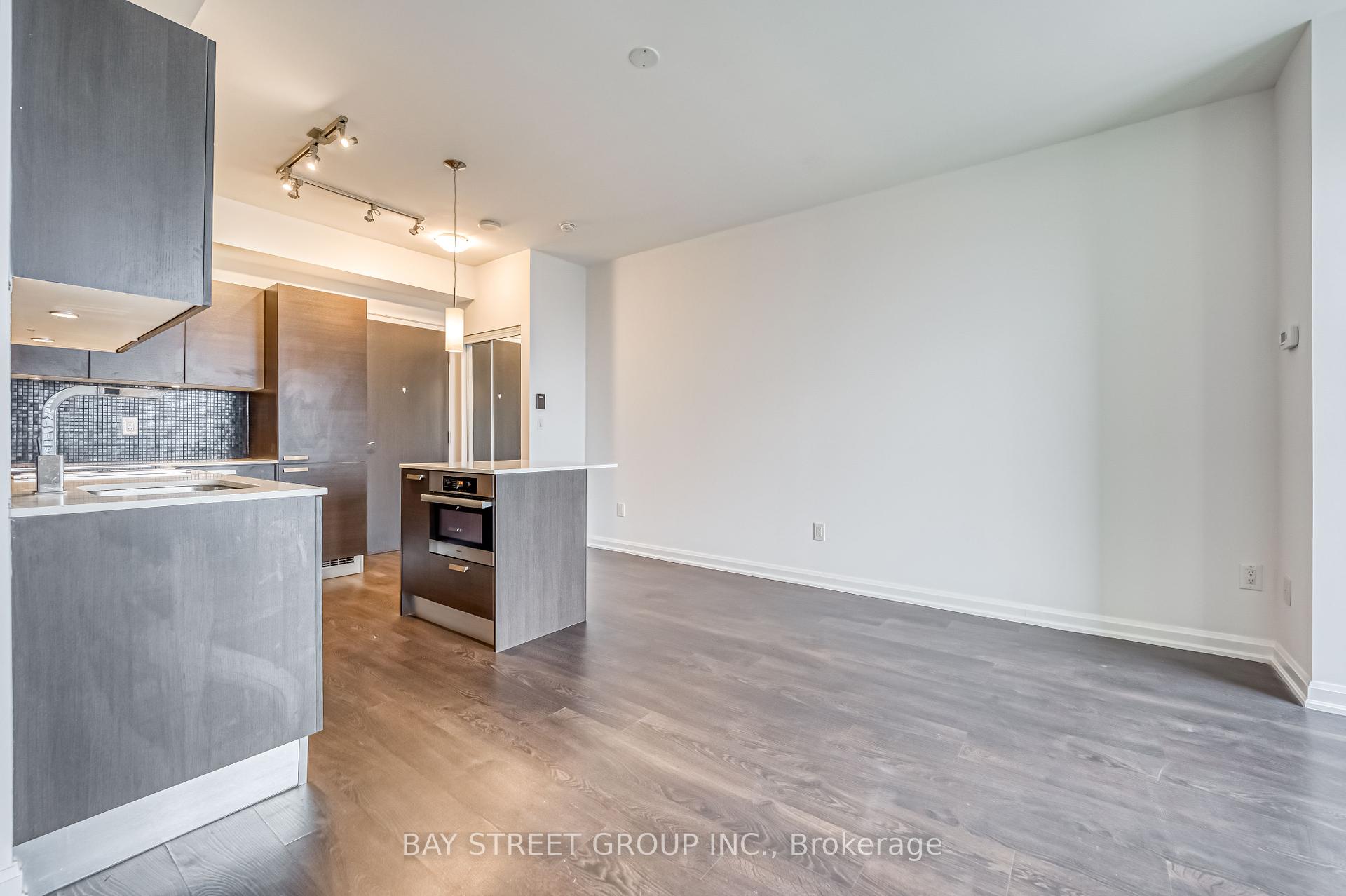 2 Bedrooms Co-op at 11 Bogert,  Toronto For sale