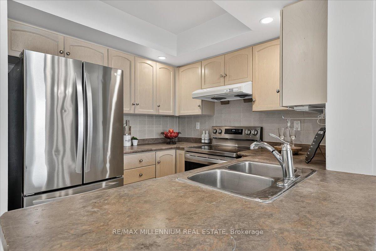 2 Bedrooms Condo at 125 Omni, Toronto For sale