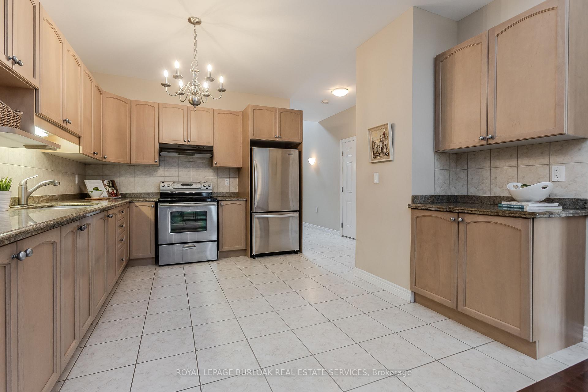 3 Bedrooms Condo at 2125 Itabashi, Burlington For sale