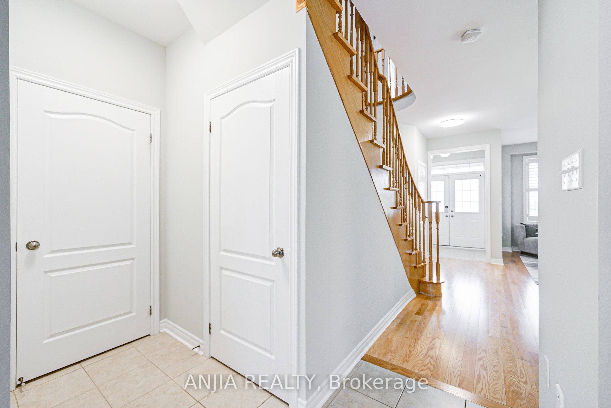 9 Desjardin Drive