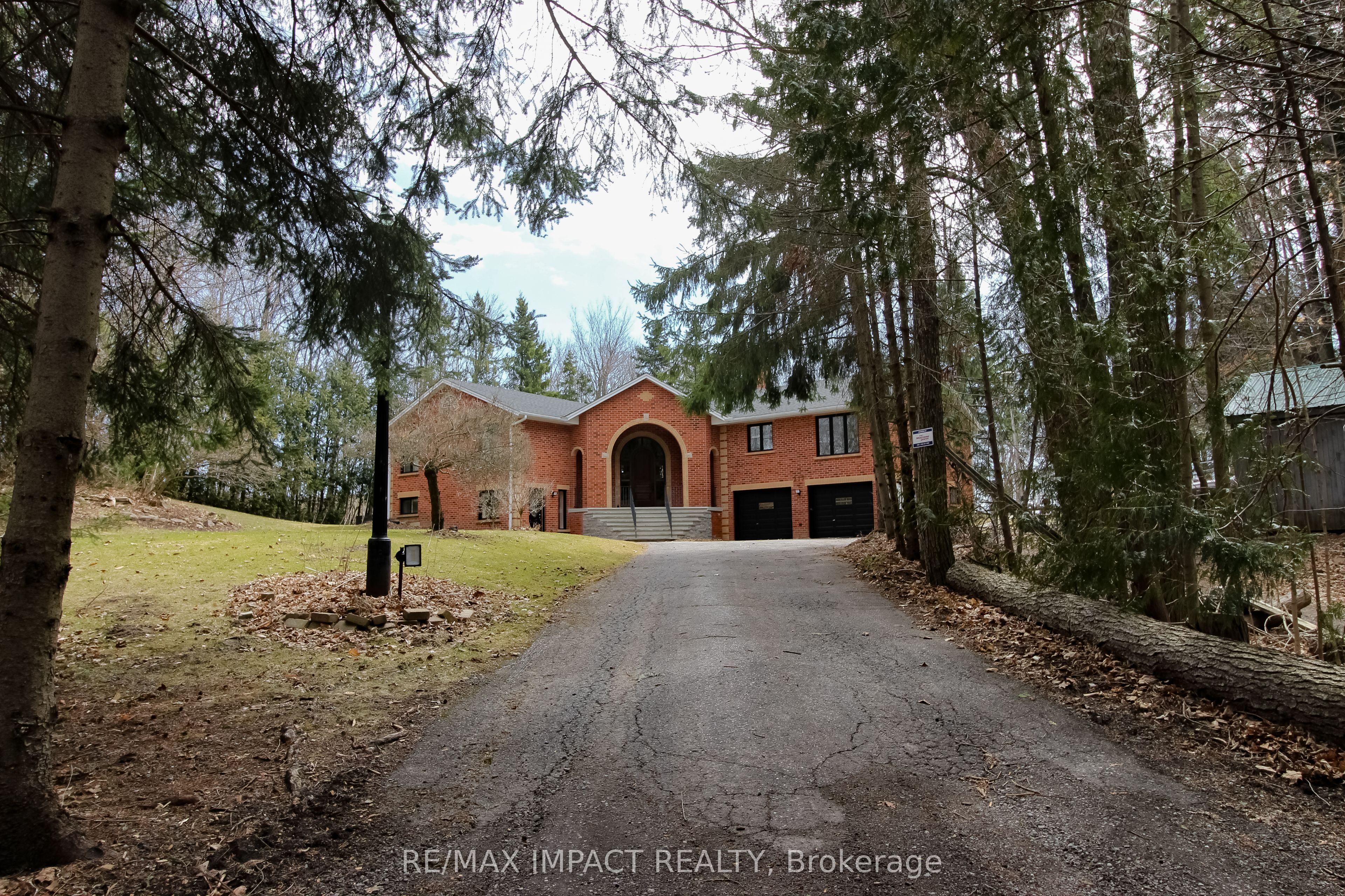 215 Raglan Road W