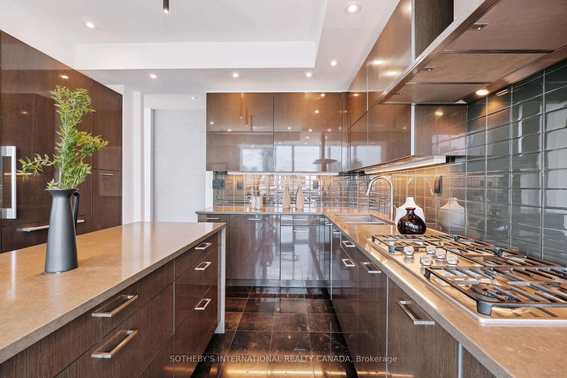 3 Bedrooms Condo at 1 Bedford, Toronto For sale