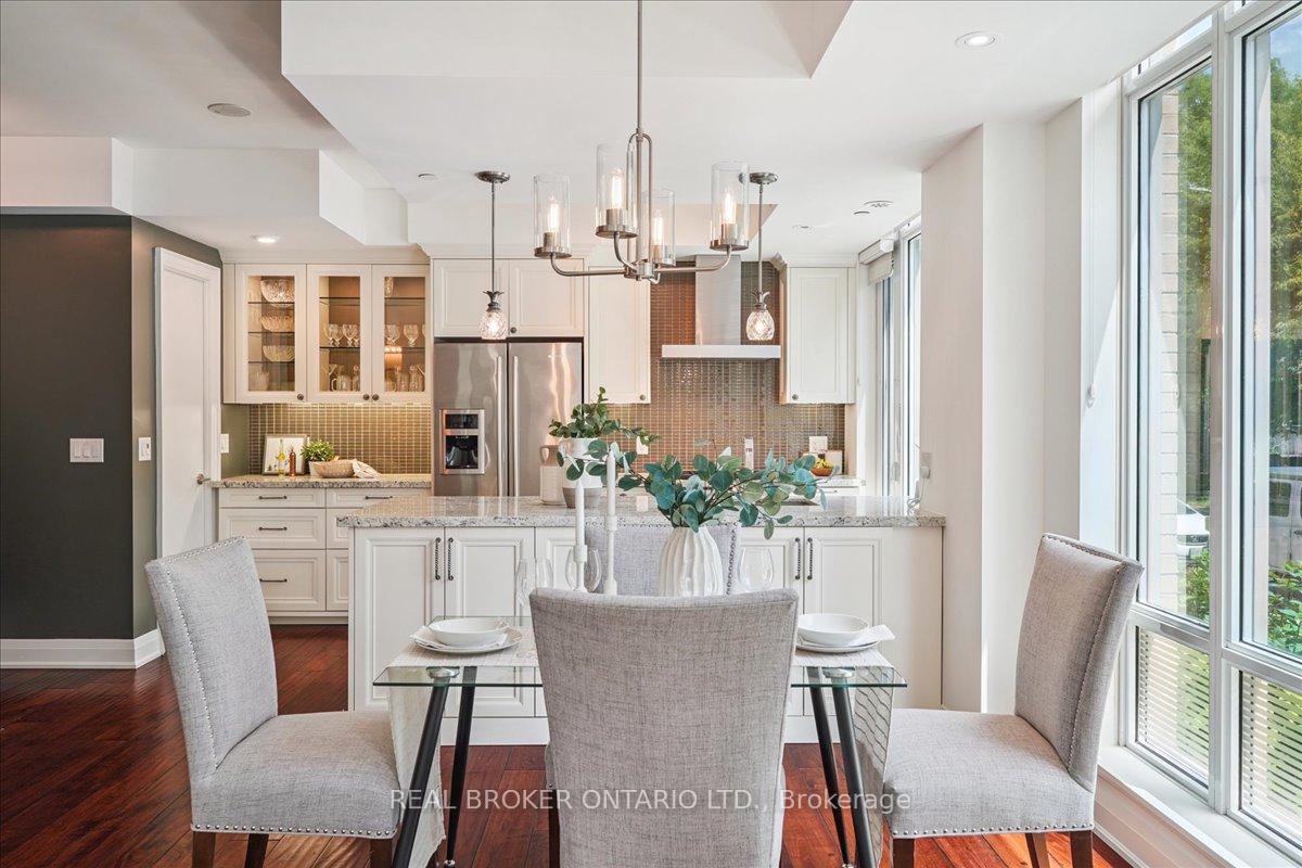 3 Bedrooms Condo at 191 Duplex, Toronto For sale