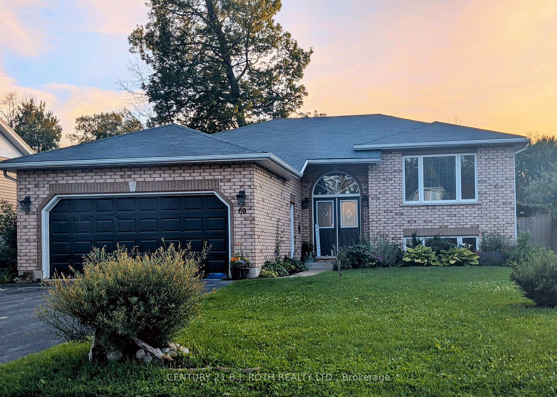 60 Riverdale Drive, Wasaga Beach, ON L9Z 1G1