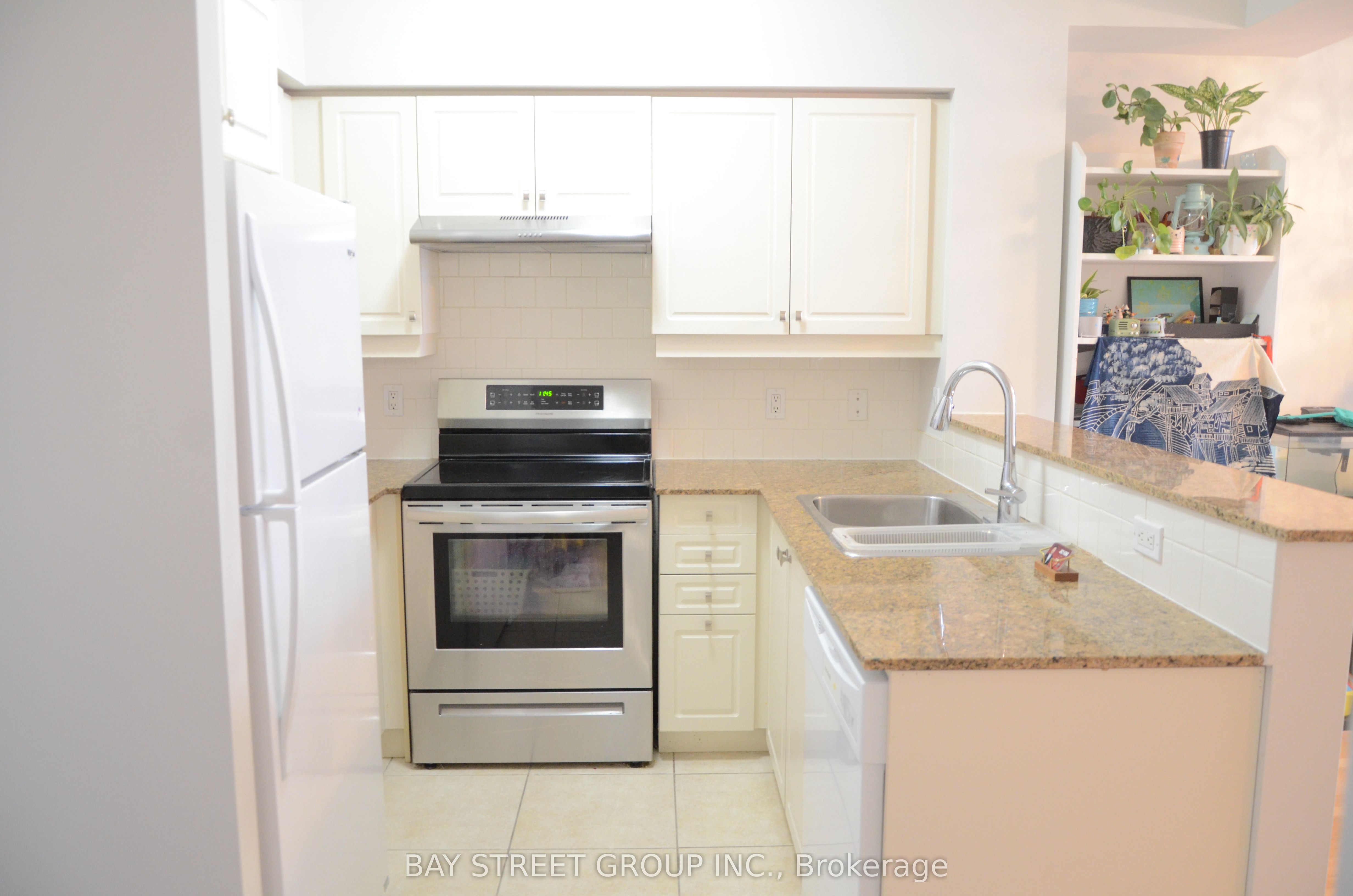 451 Rosewell Avenue, #514