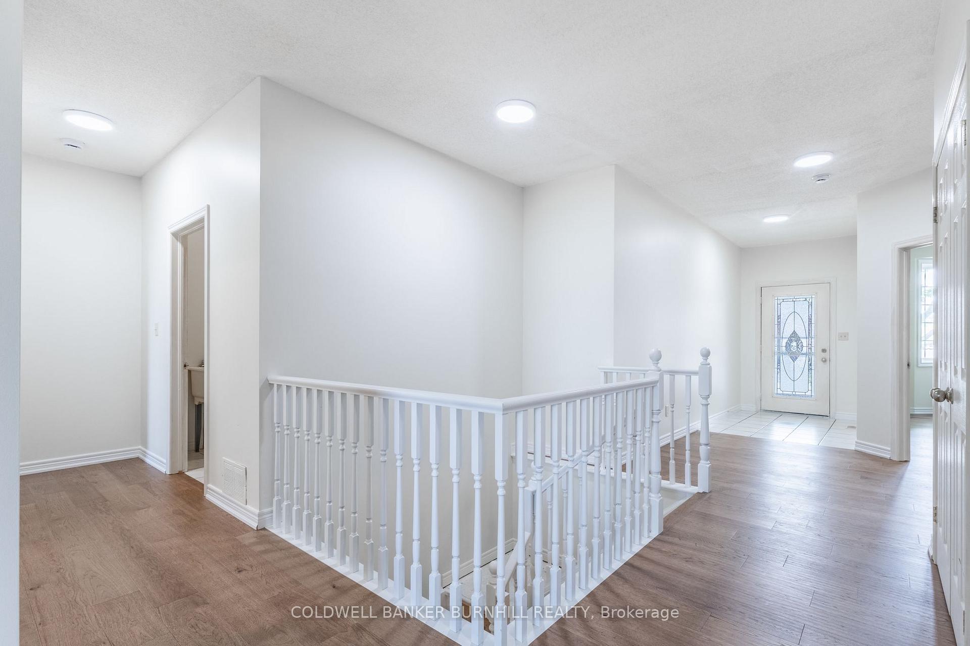 2 Bedrooms Condo at 56 Northern Breeze, Hamilton For sale