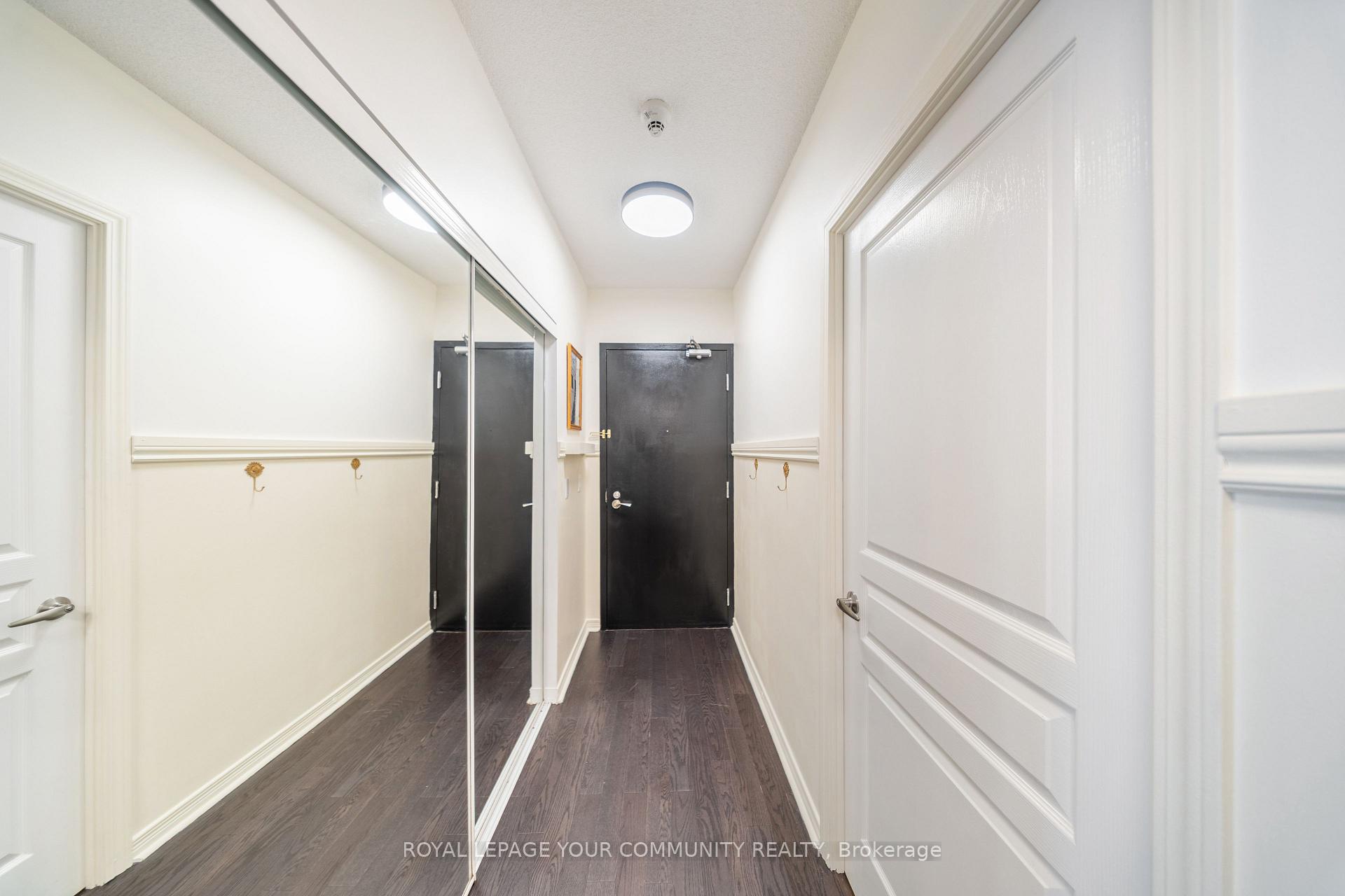 2 Bedrooms Condo at 15 Legion, Toronto For sale