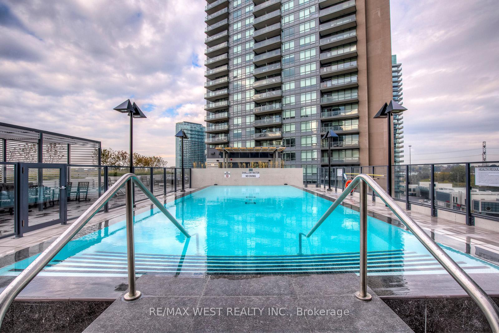 1 Bedroom Condo at 10 Park Lawn, Toronto For sale